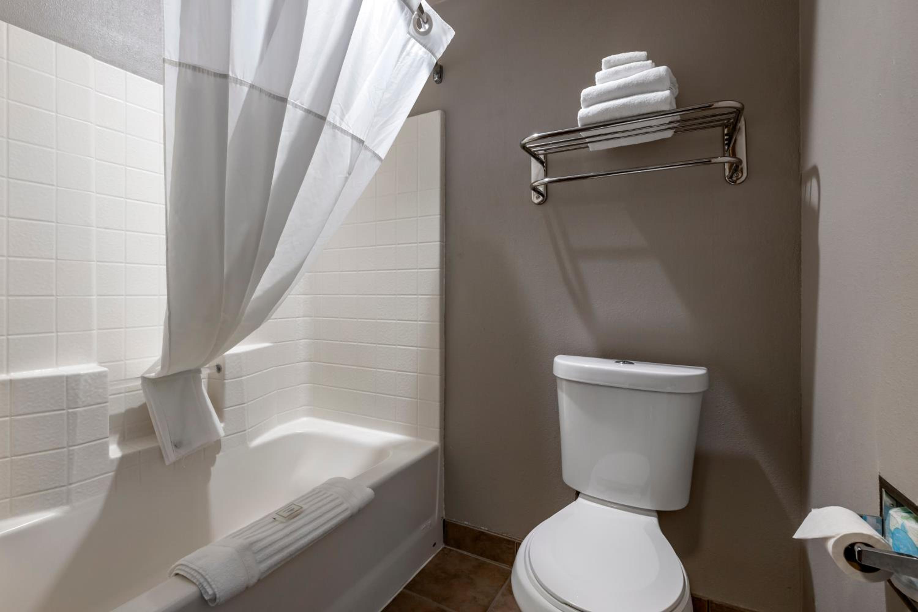 King Room - Non-Smoking - Photo 2