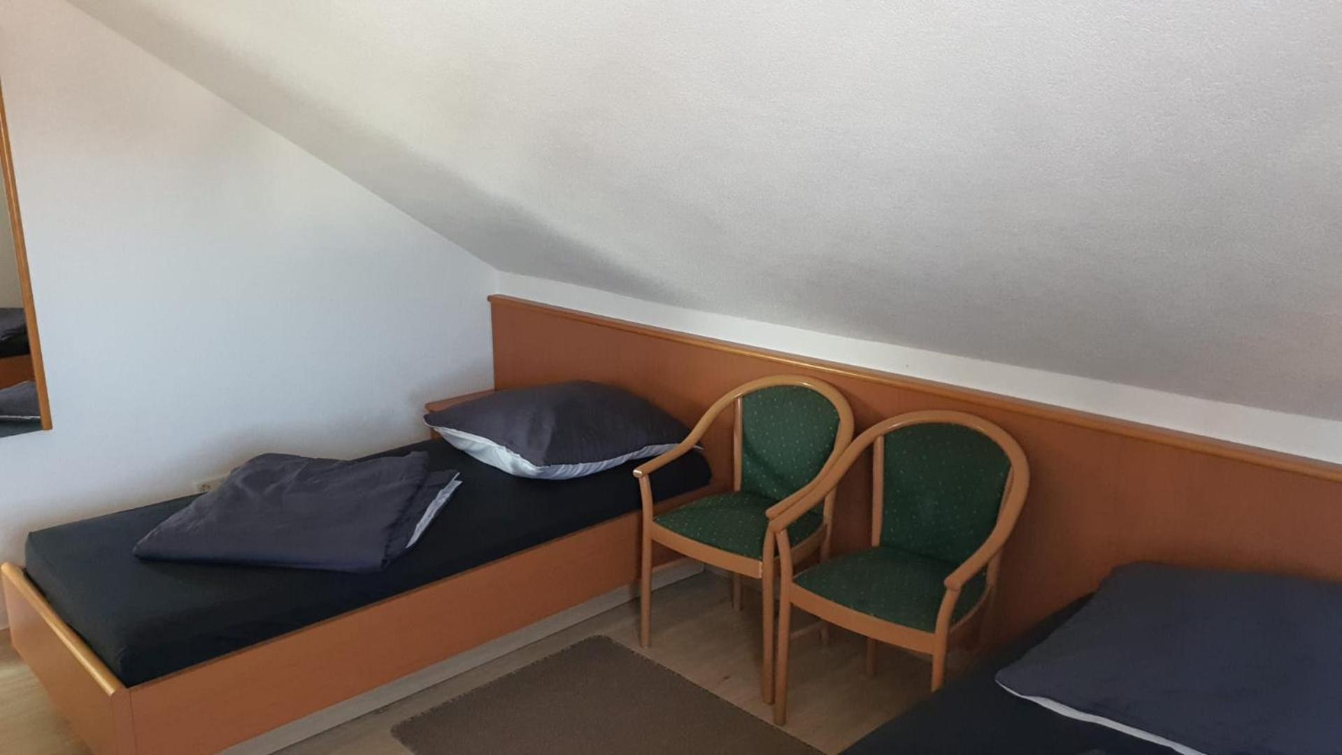 Standard Twin Room with Shared Bathroom photo 3