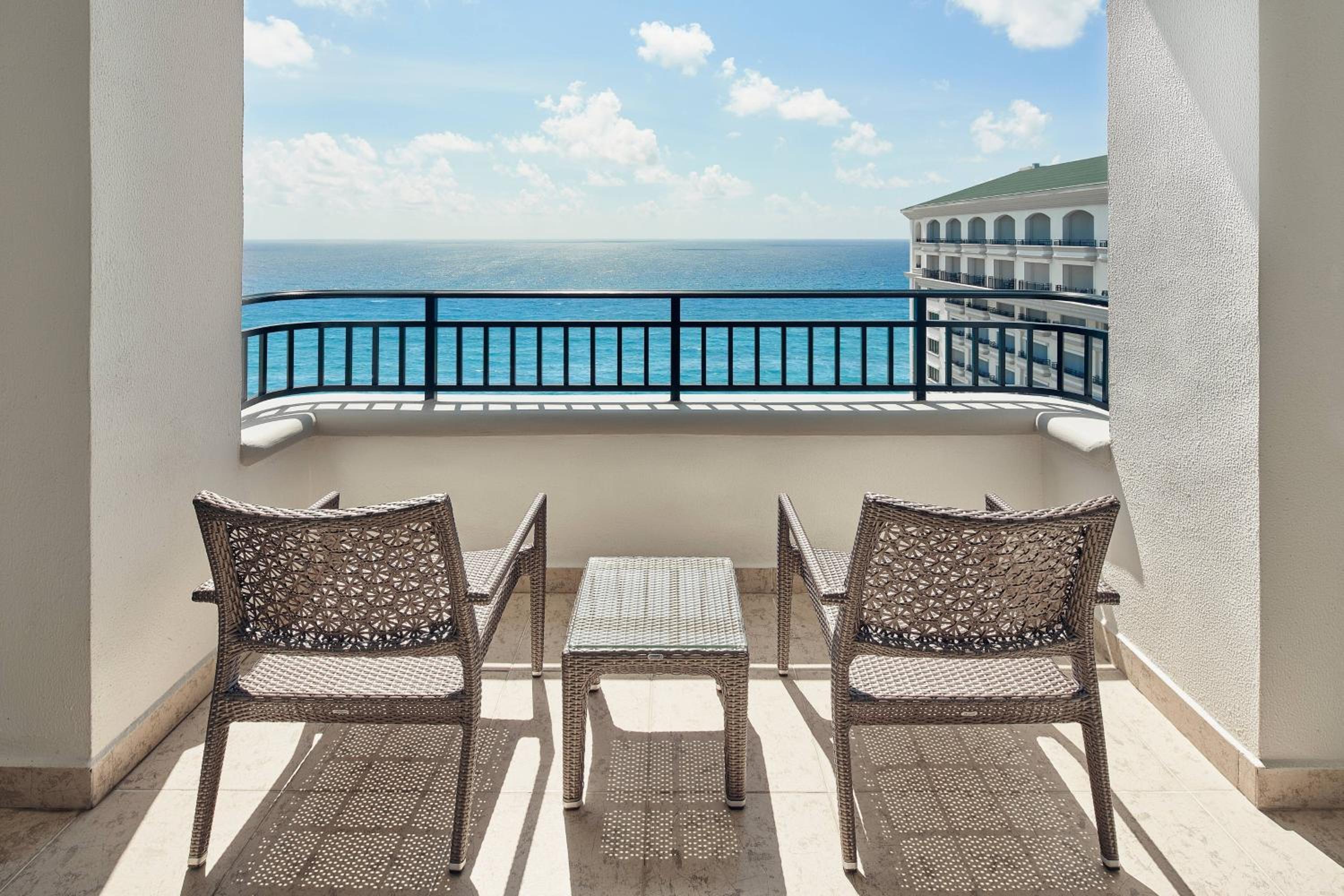Premium Ocean View Deluxe King with Balcony - Photo 8