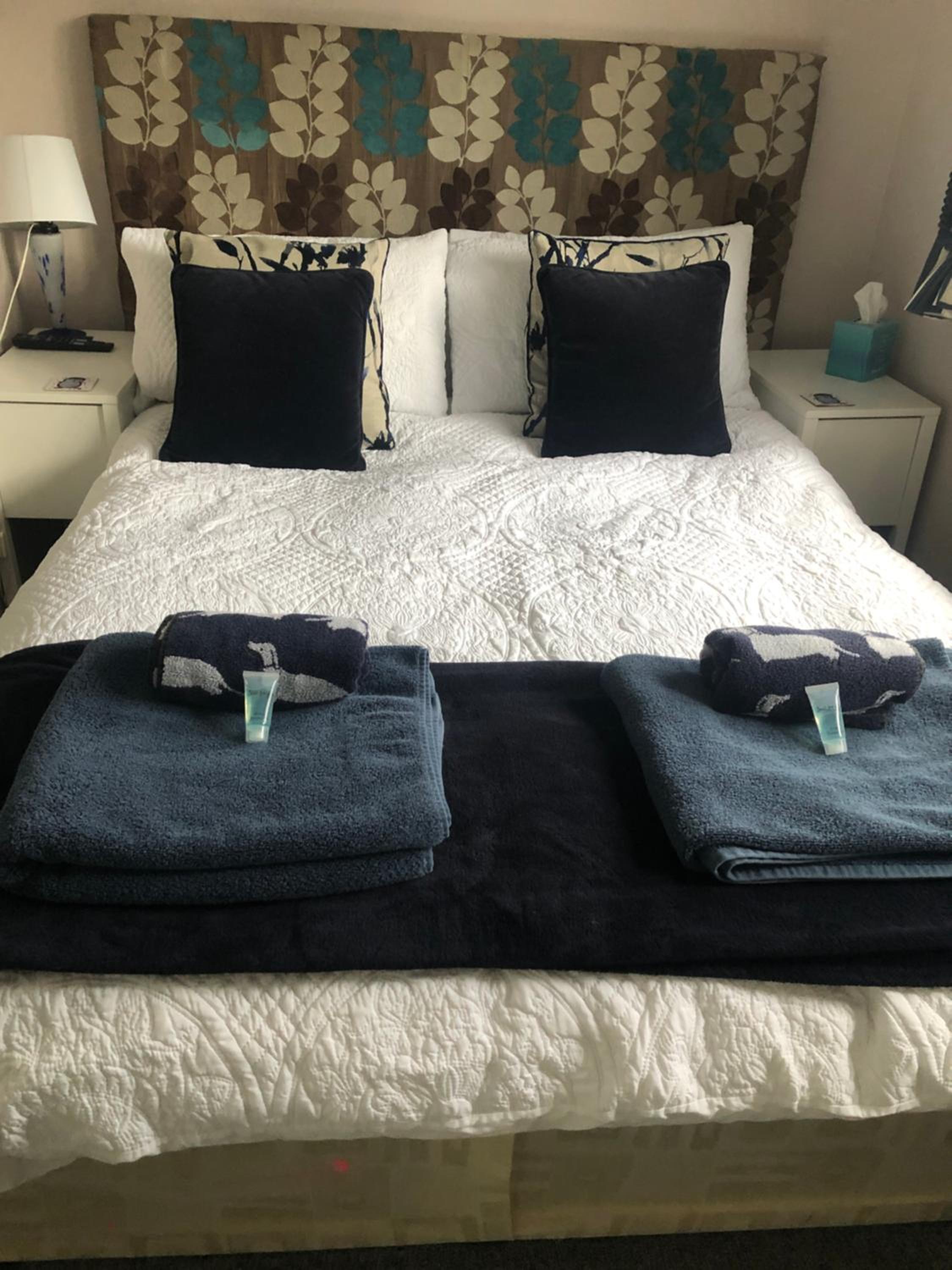 Standard Double Room with Shared Bathroom