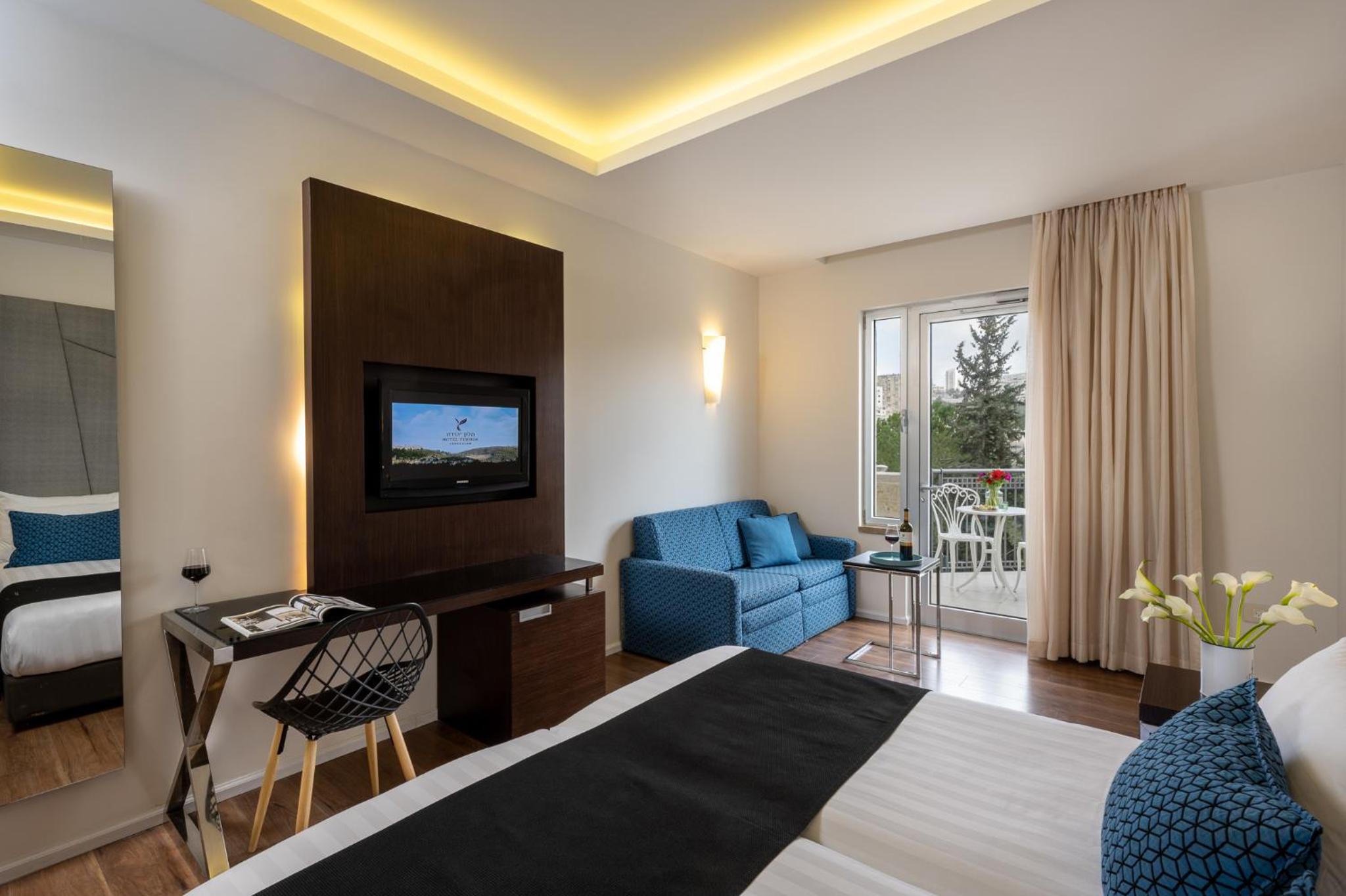 Double or Twin Room with Balcony - Photo 3