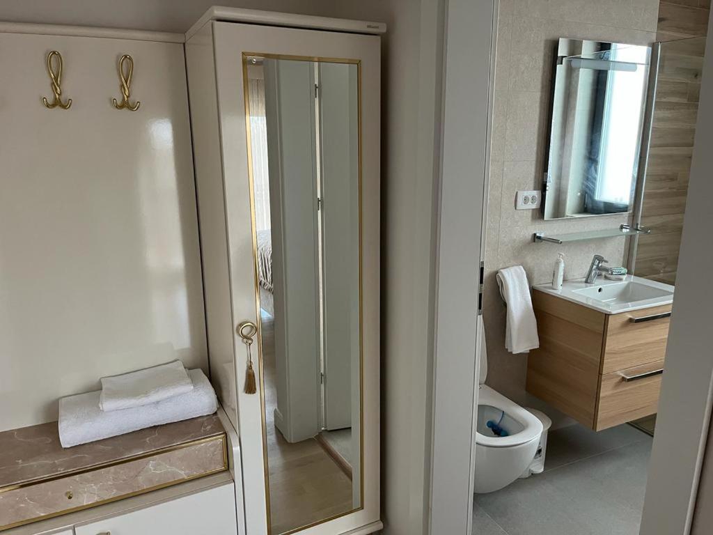 Double Room With Private Bathroom photo 3