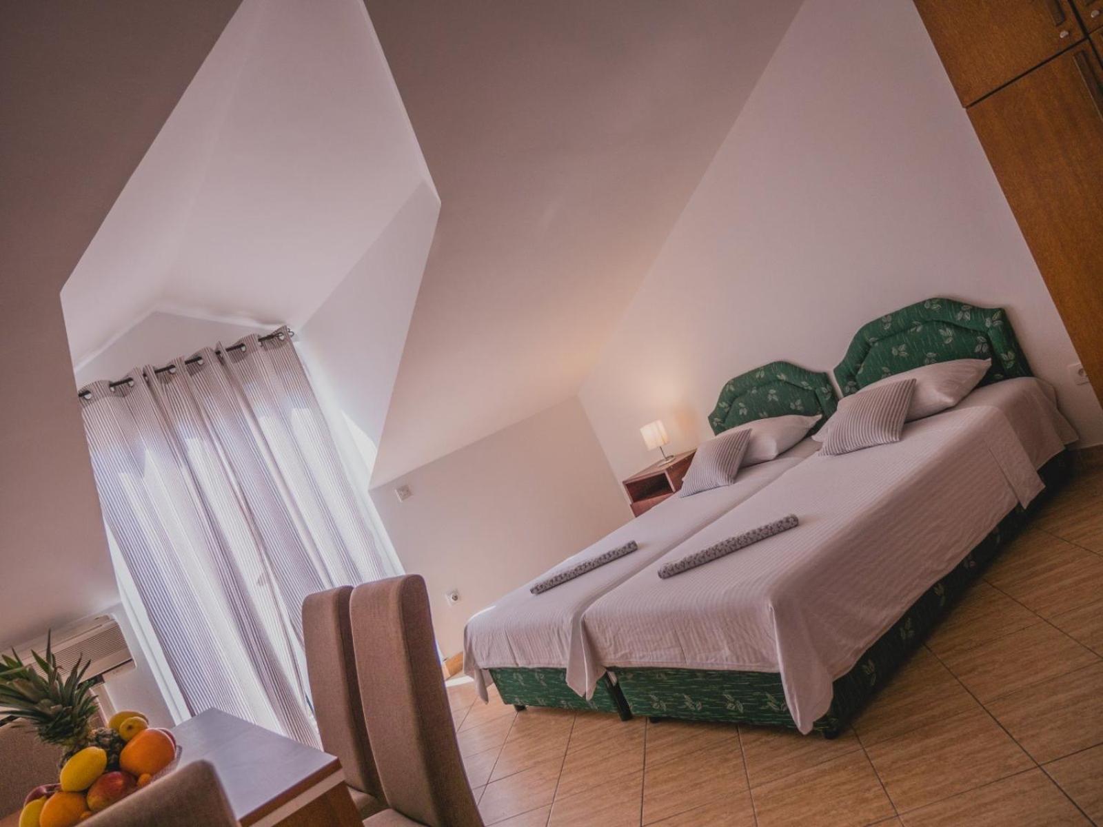 One Bedroom Apartment With Balcony and Garden View photo 1