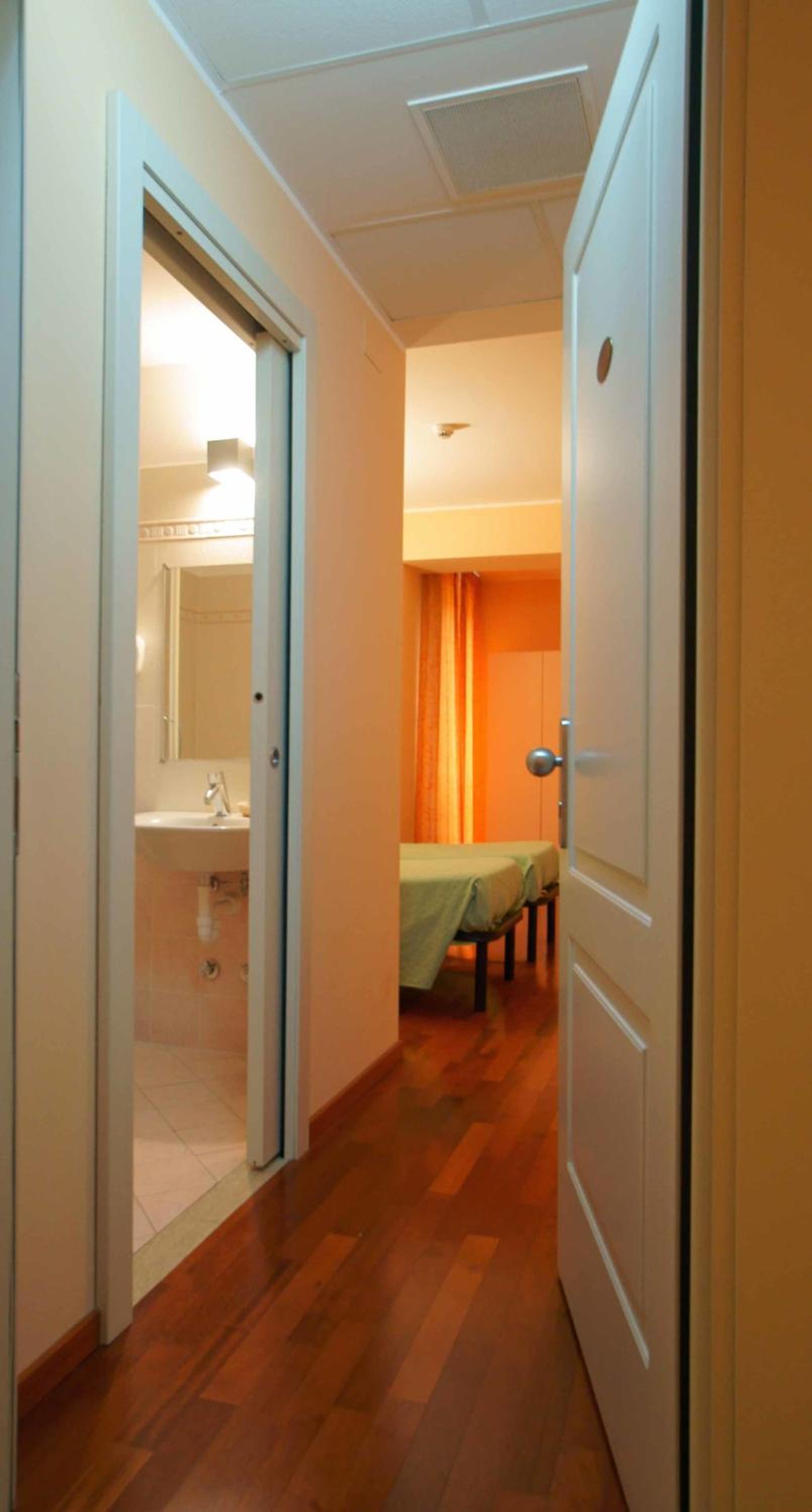 Standard Double Room with Mountain View - Photo 13
