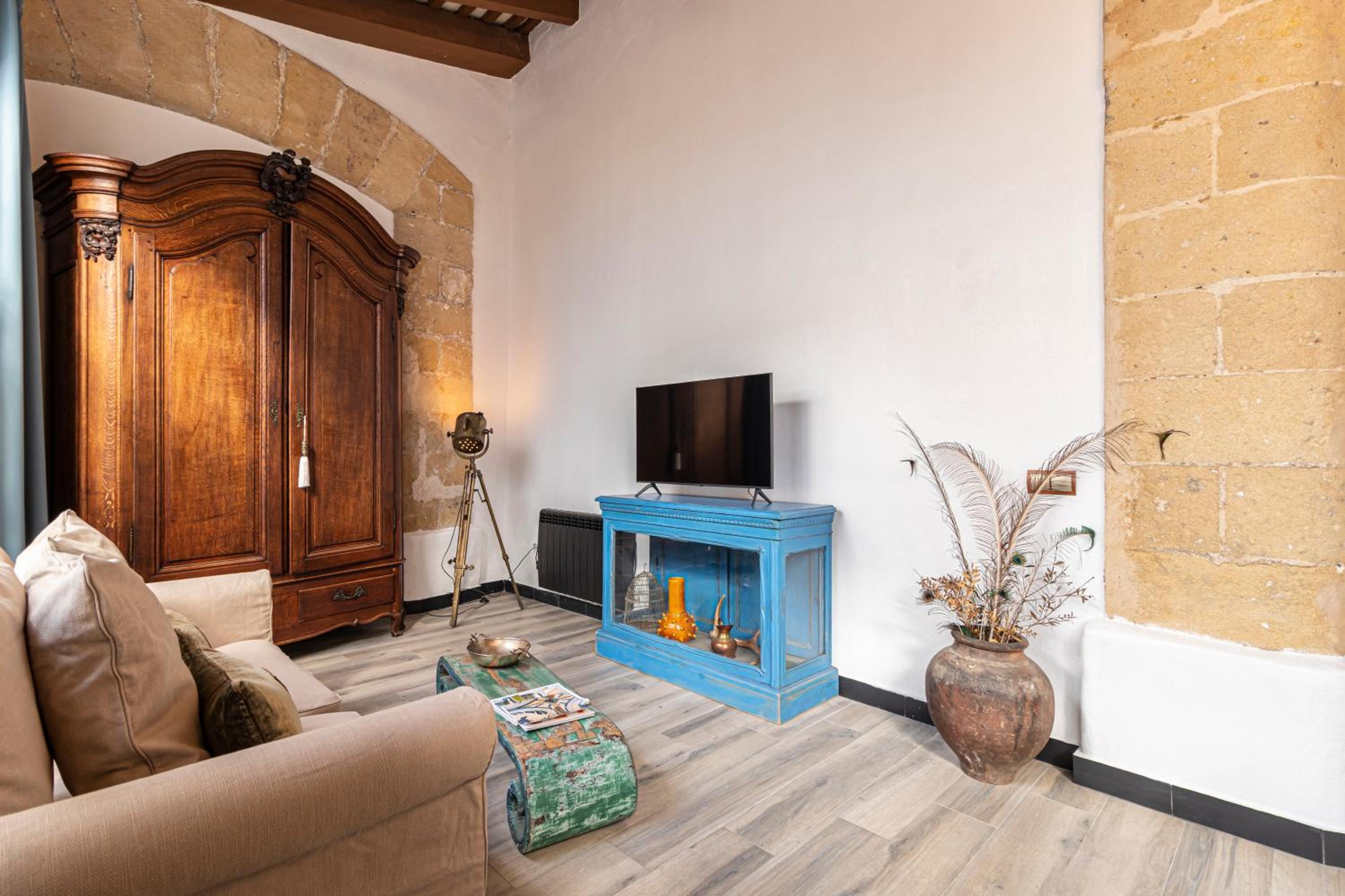Apartment with Terrace - Photo 10