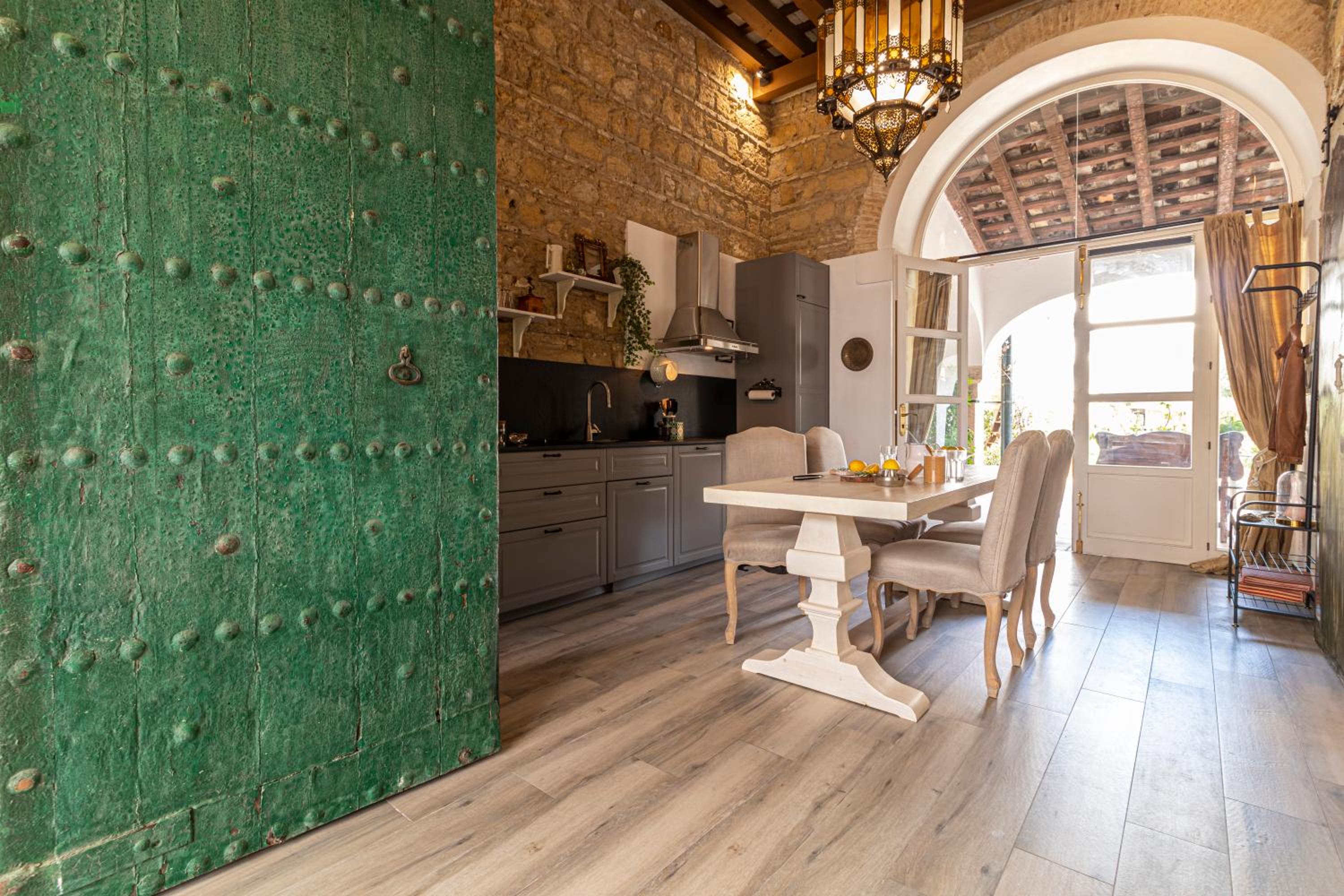 Apartment with Terrace - Photo 32