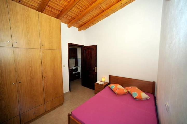 One-Bedroom House photo 1