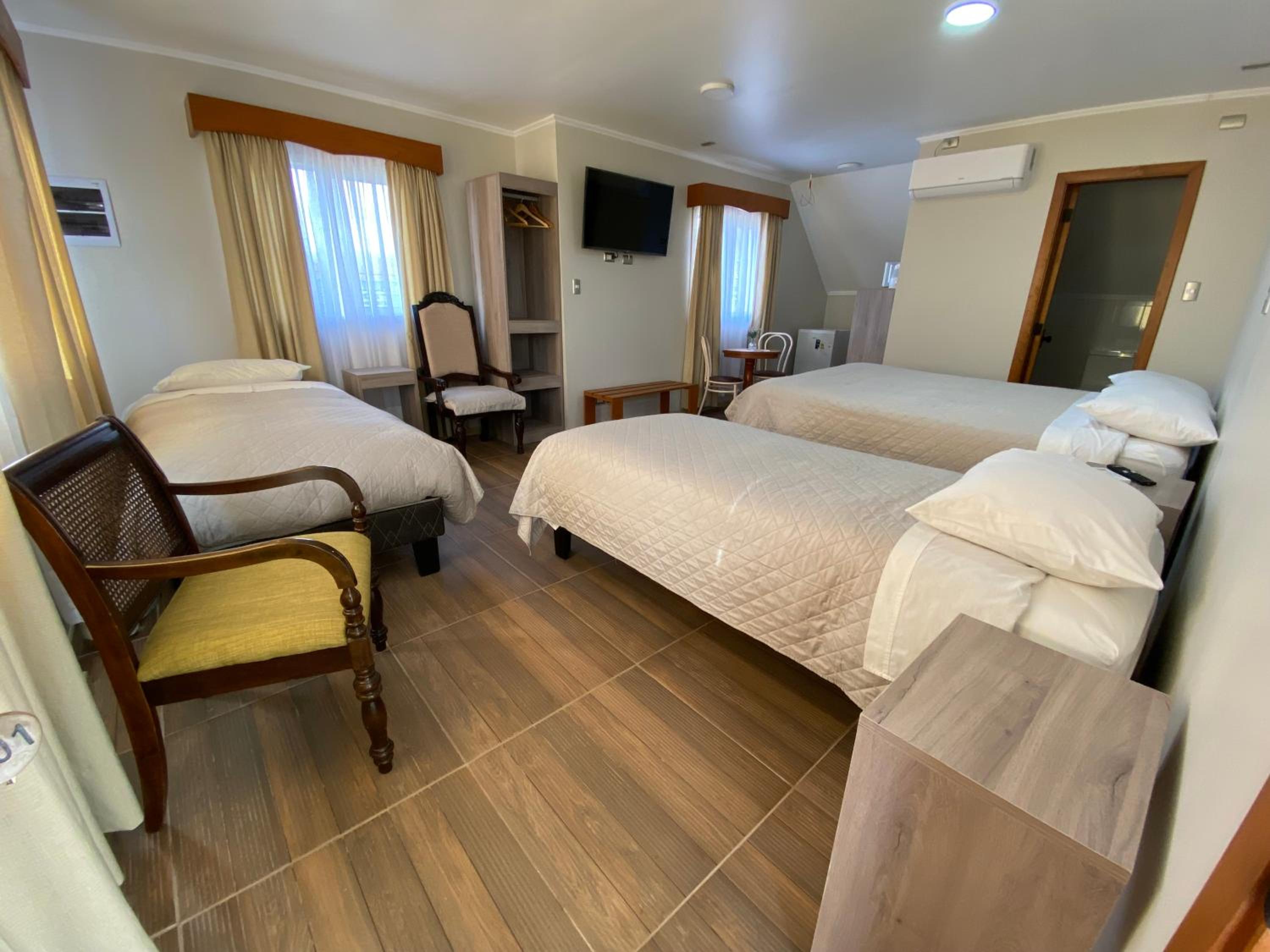 Economy Quadruple Room photo 2