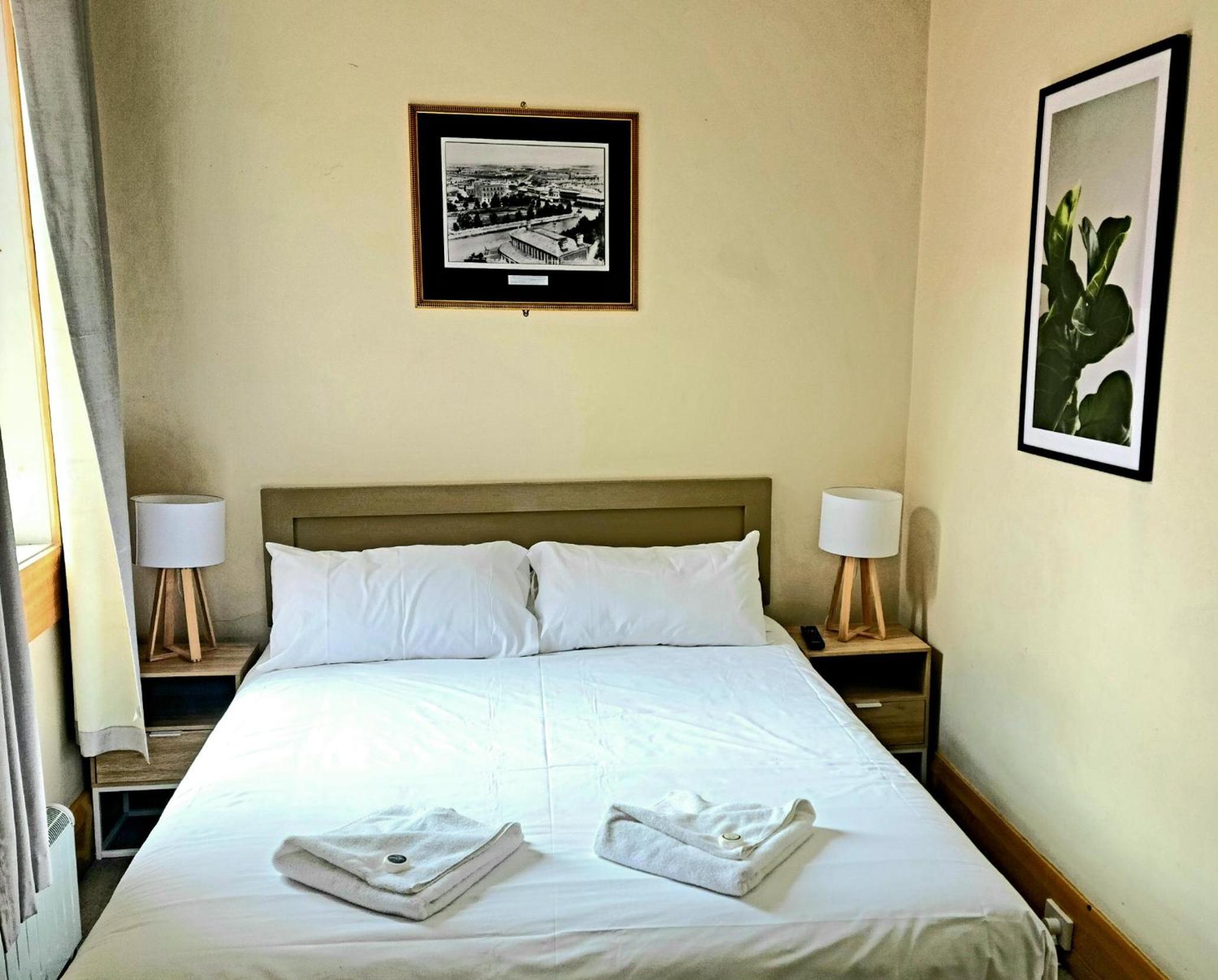Double Room with Shared Bathroom photo 1