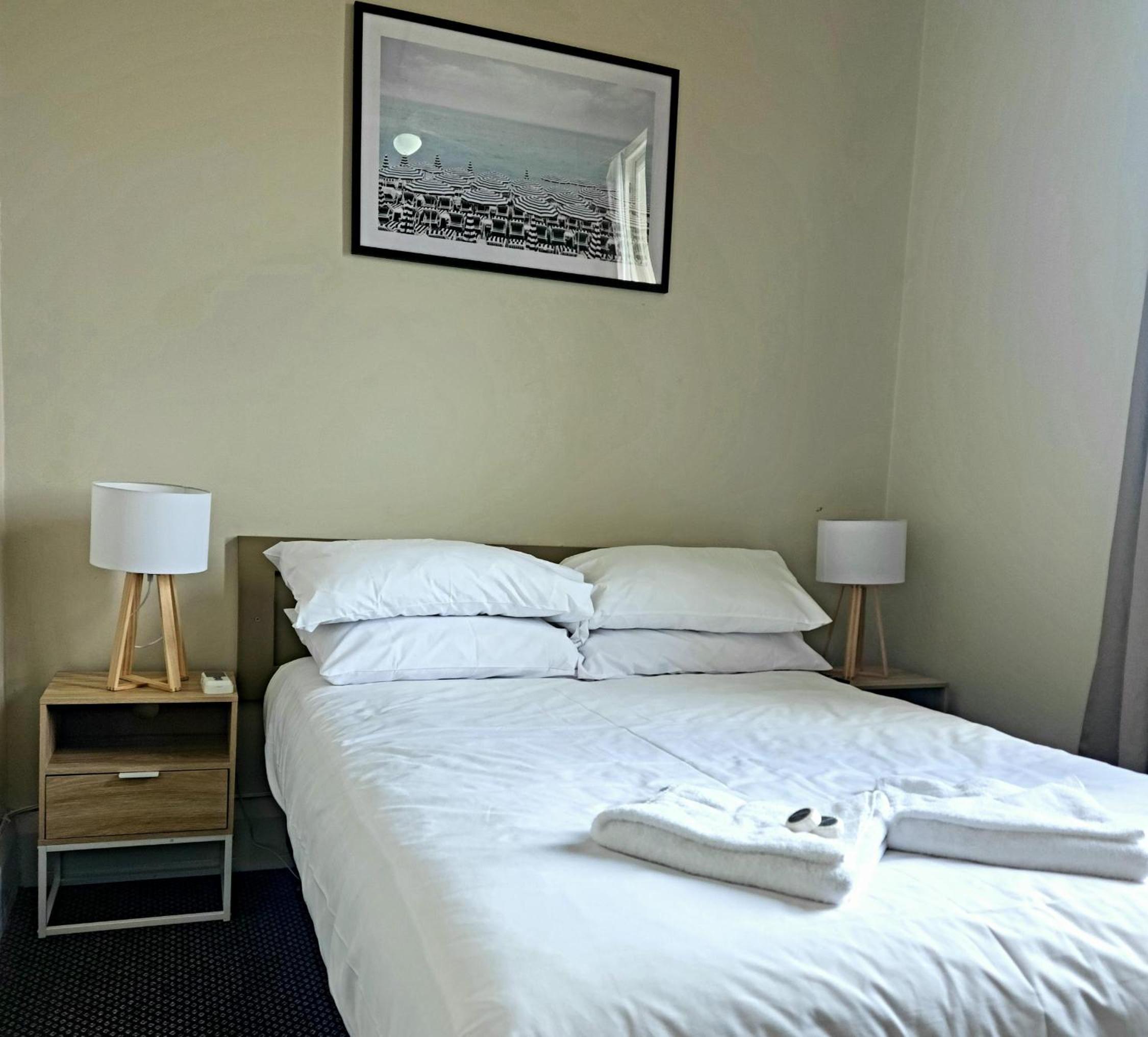 Double Room with Shared Bathroom photo 3