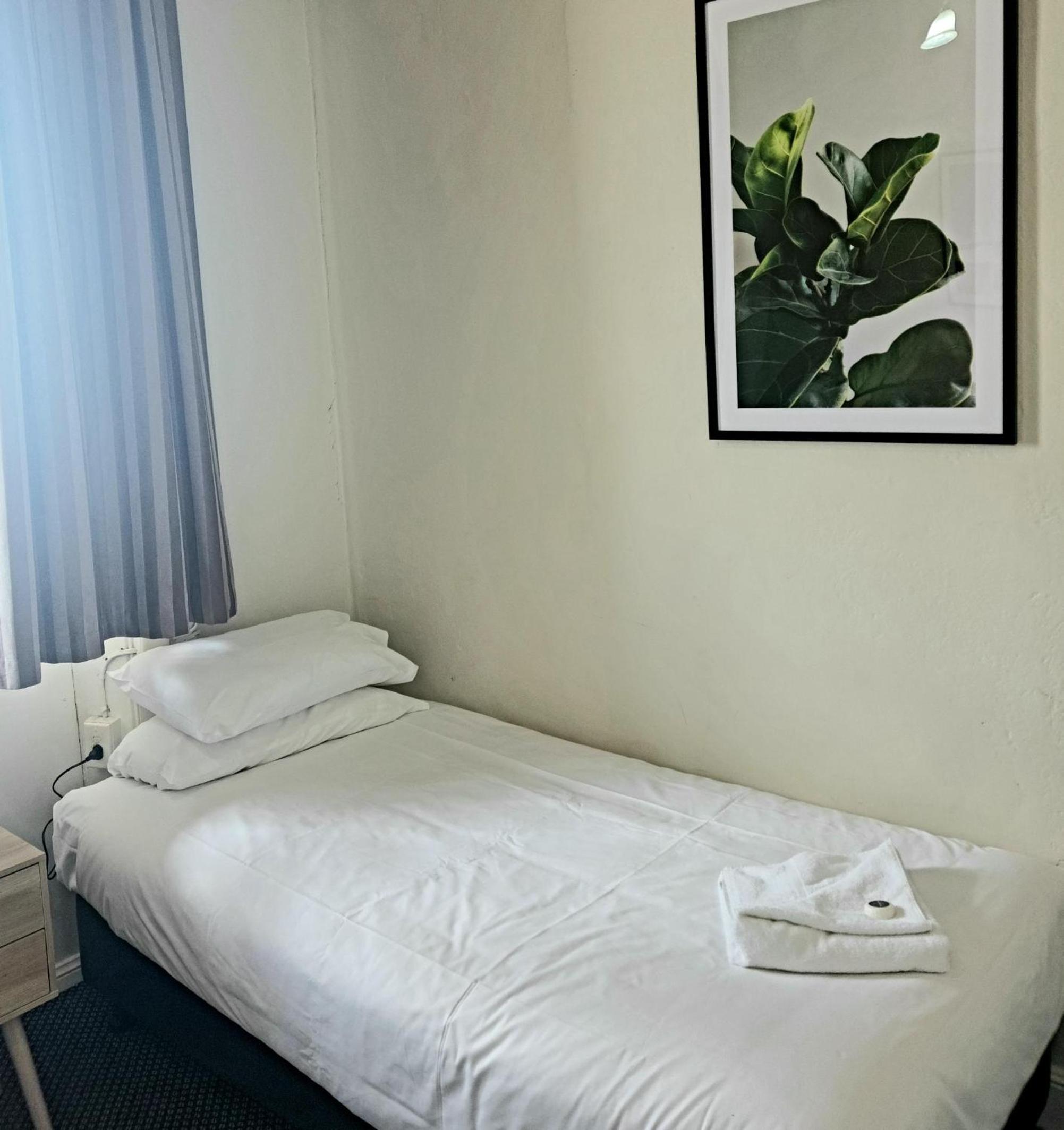 Twin Room with Shared Bathroom photo 1