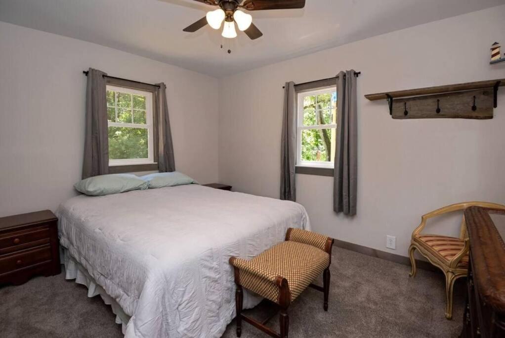 Three-Bedroom House photo 1