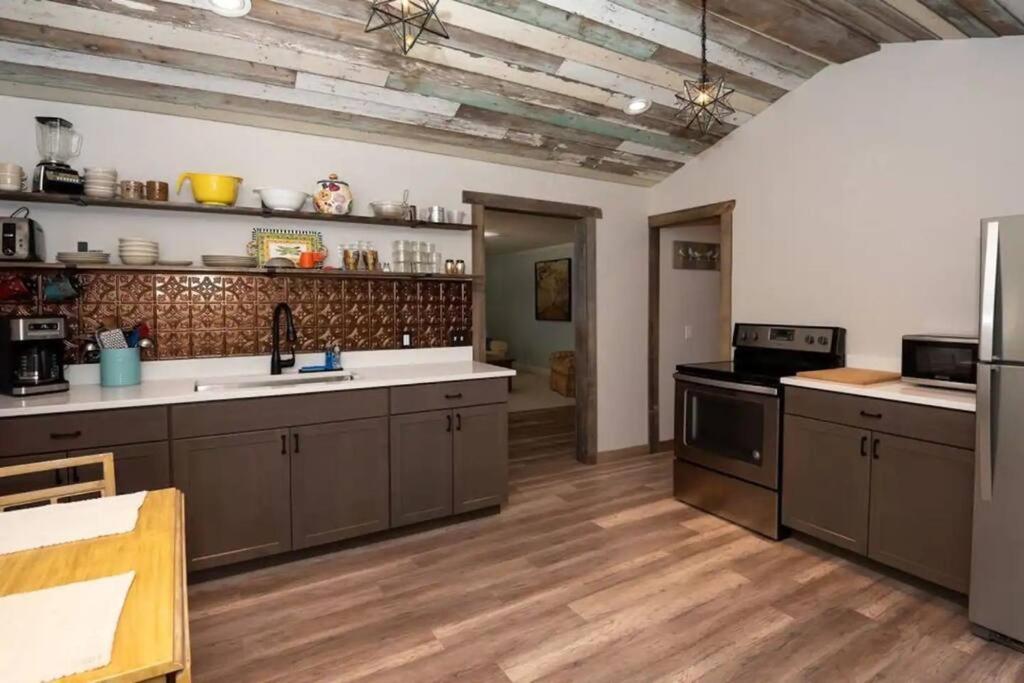 Three-Bedroom House photo 3