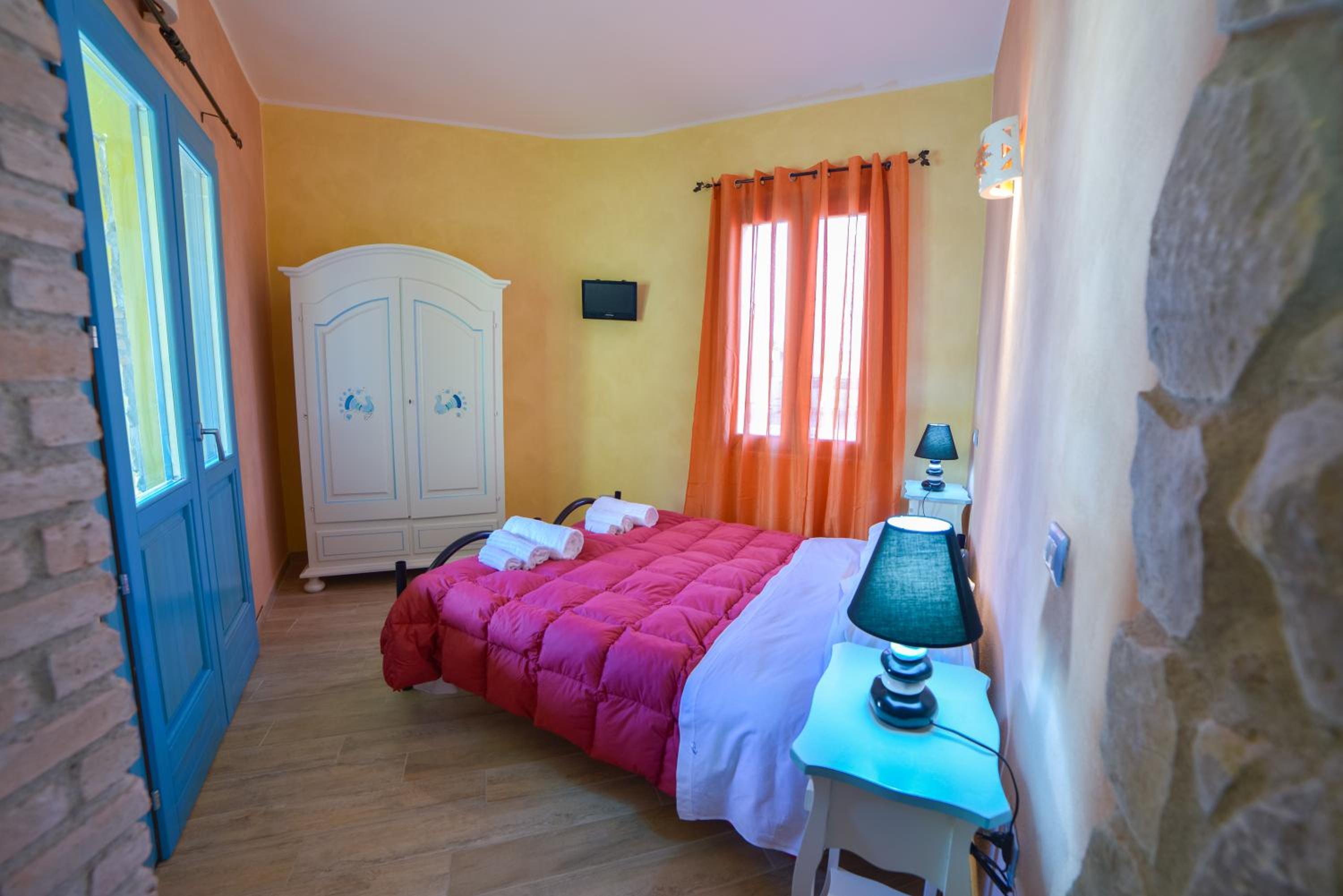 Deluxe Double or Twin Room with Balcony - Photo 1