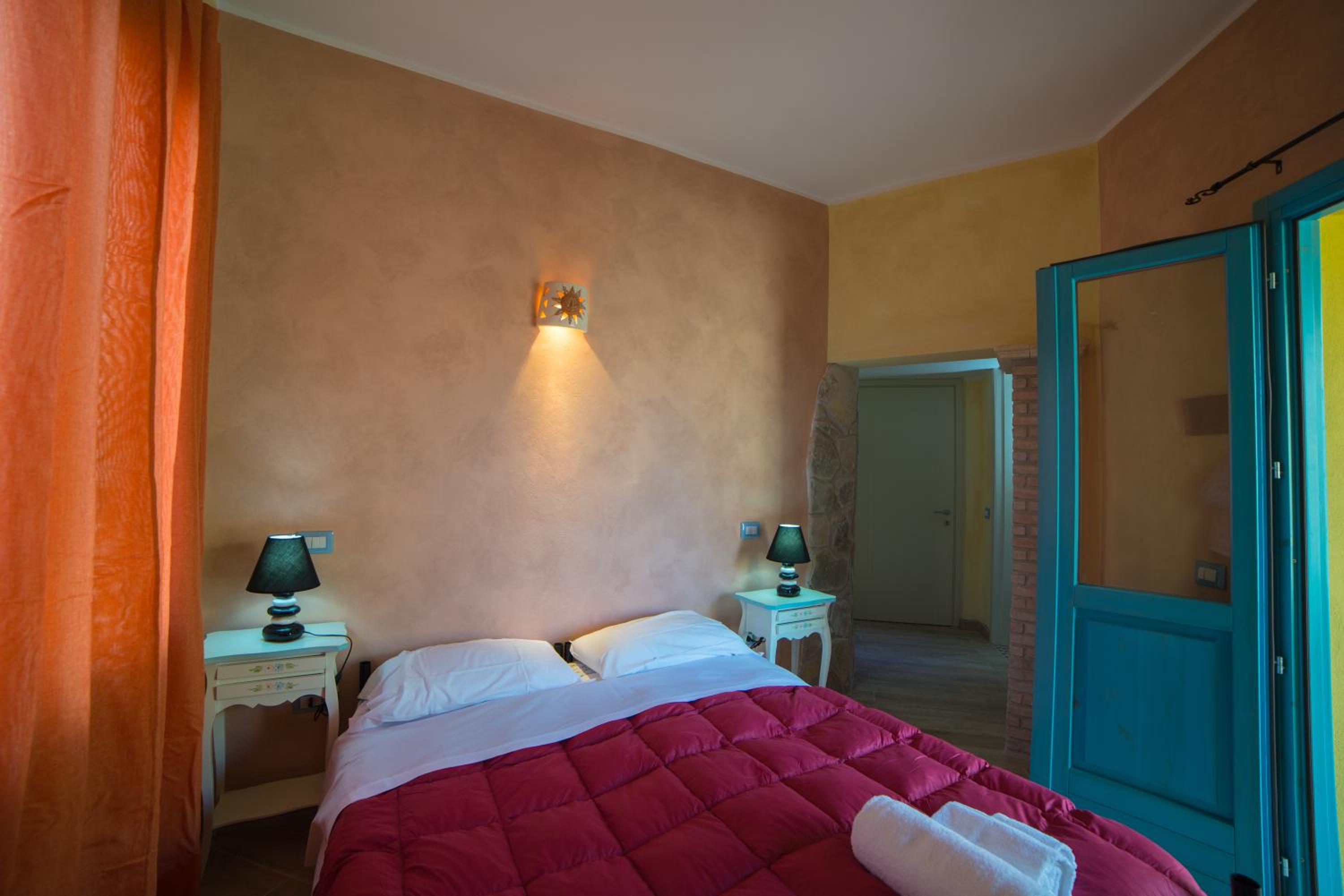 Deluxe Double or Twin Room with Balcony - Photo 2