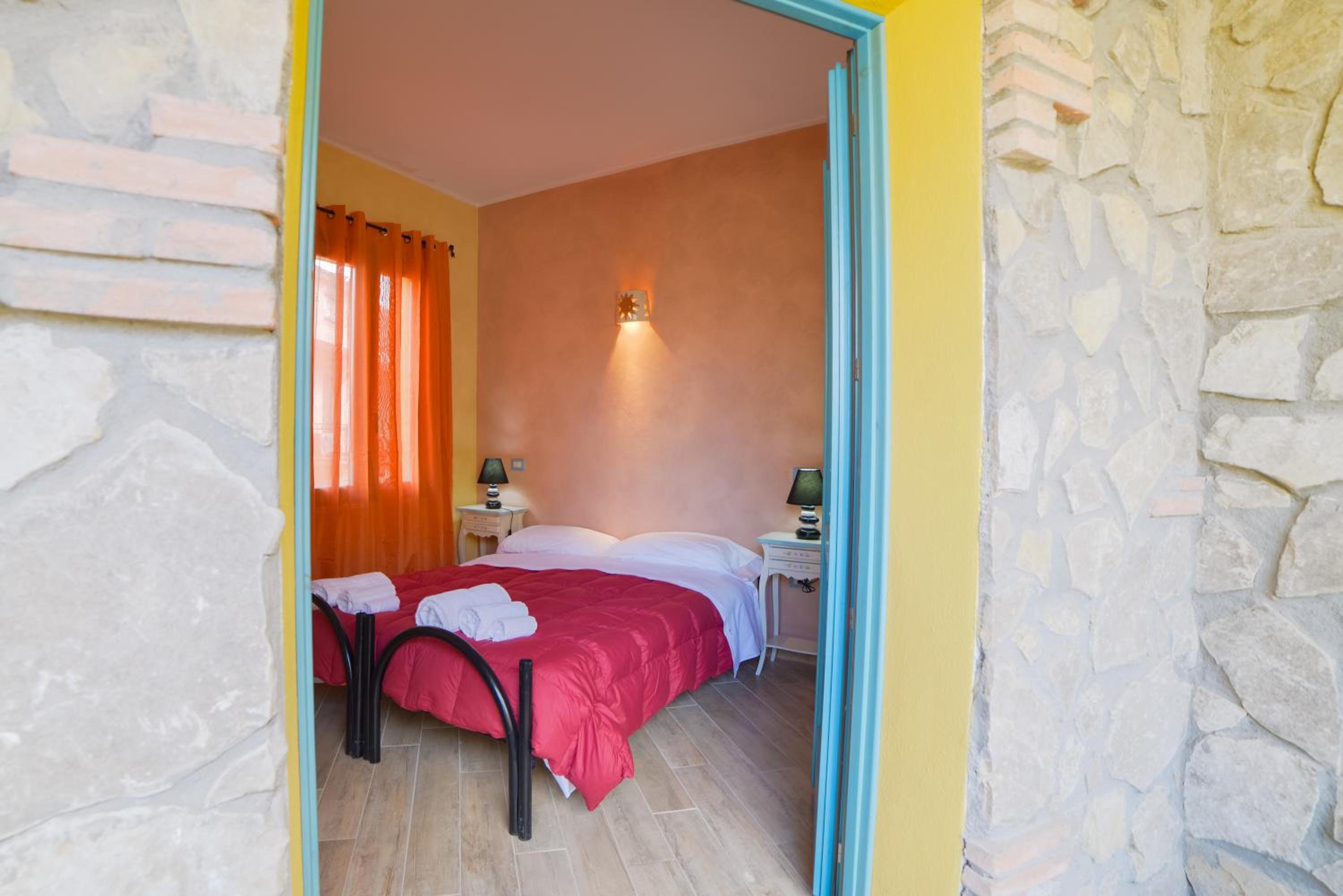 Deluxe Double or Twin Room with Balcony - Photo 4