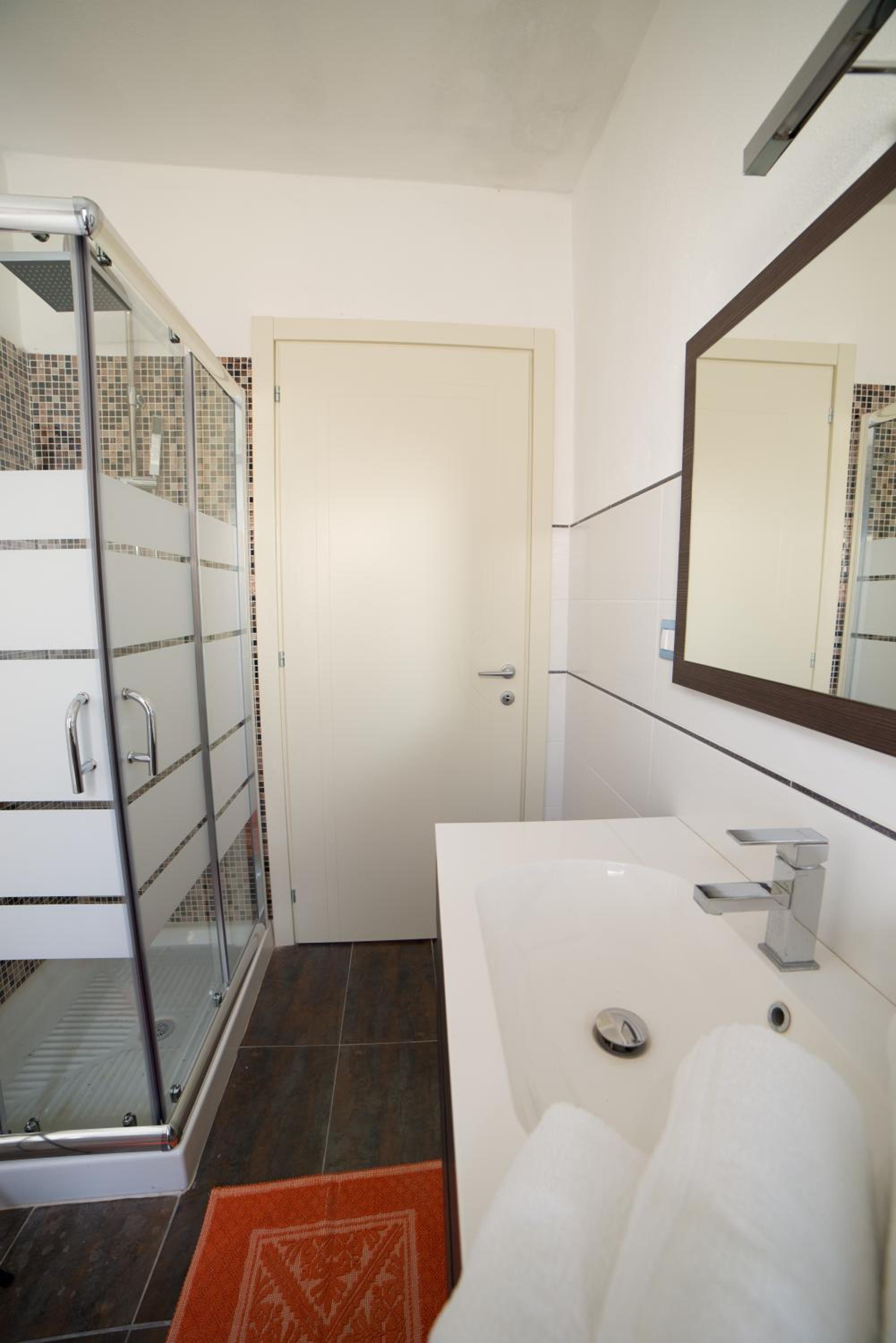 Deluxe Double or Twin Room with Balcony - Photo 11