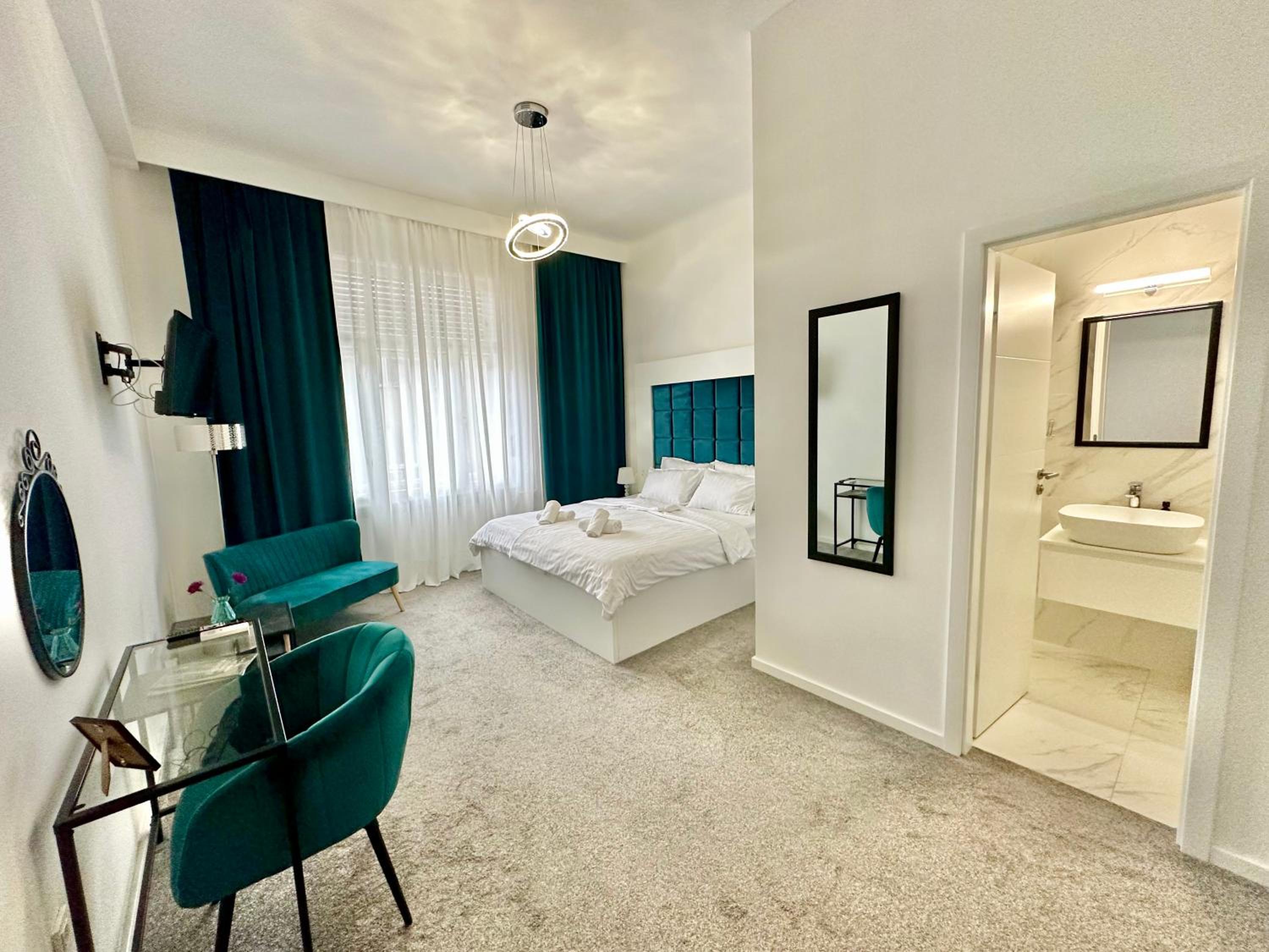 Double Room - Photo 15