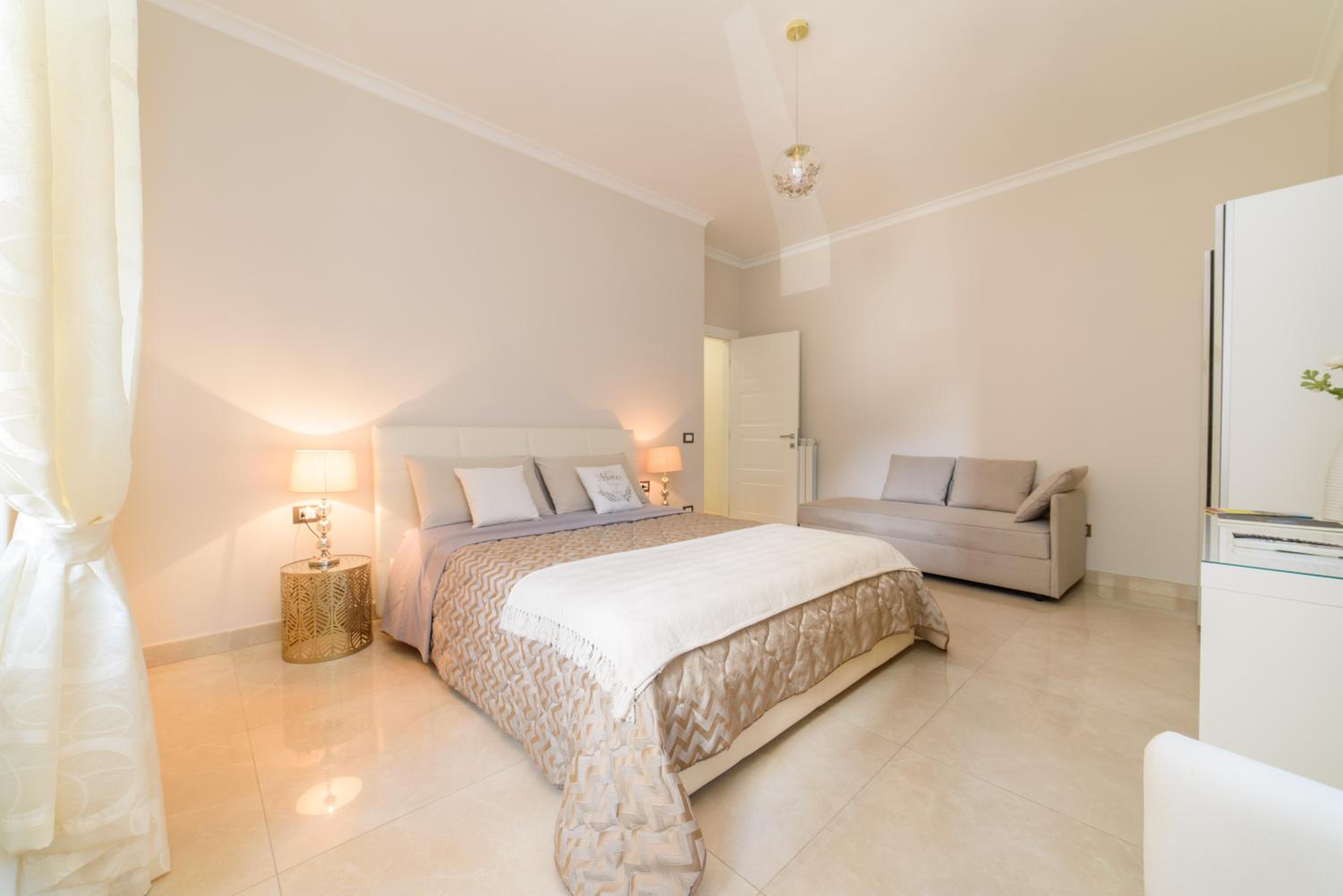Deluxe Suite with Spa Bath
