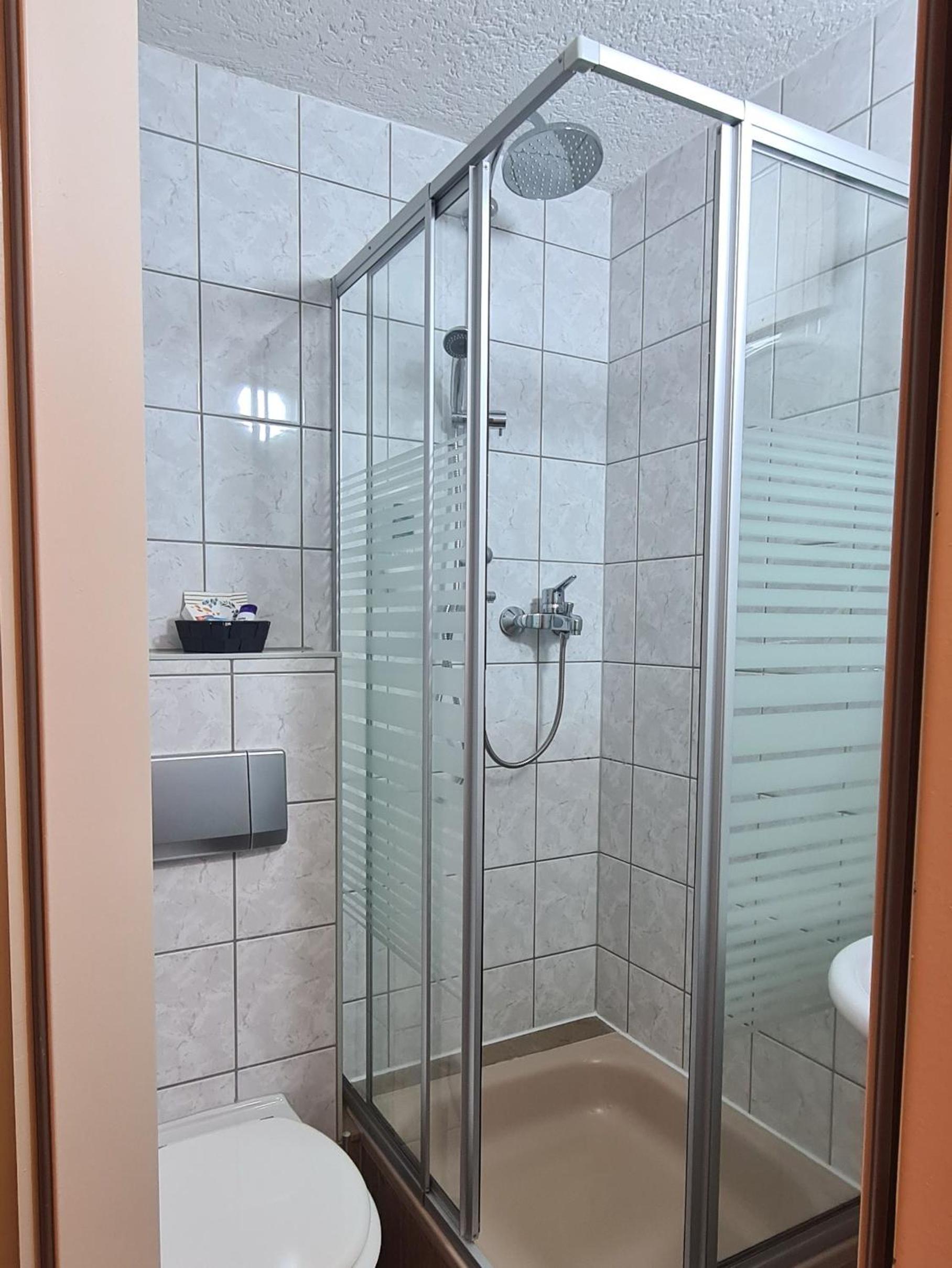 Single Room With Bathroom photo 2