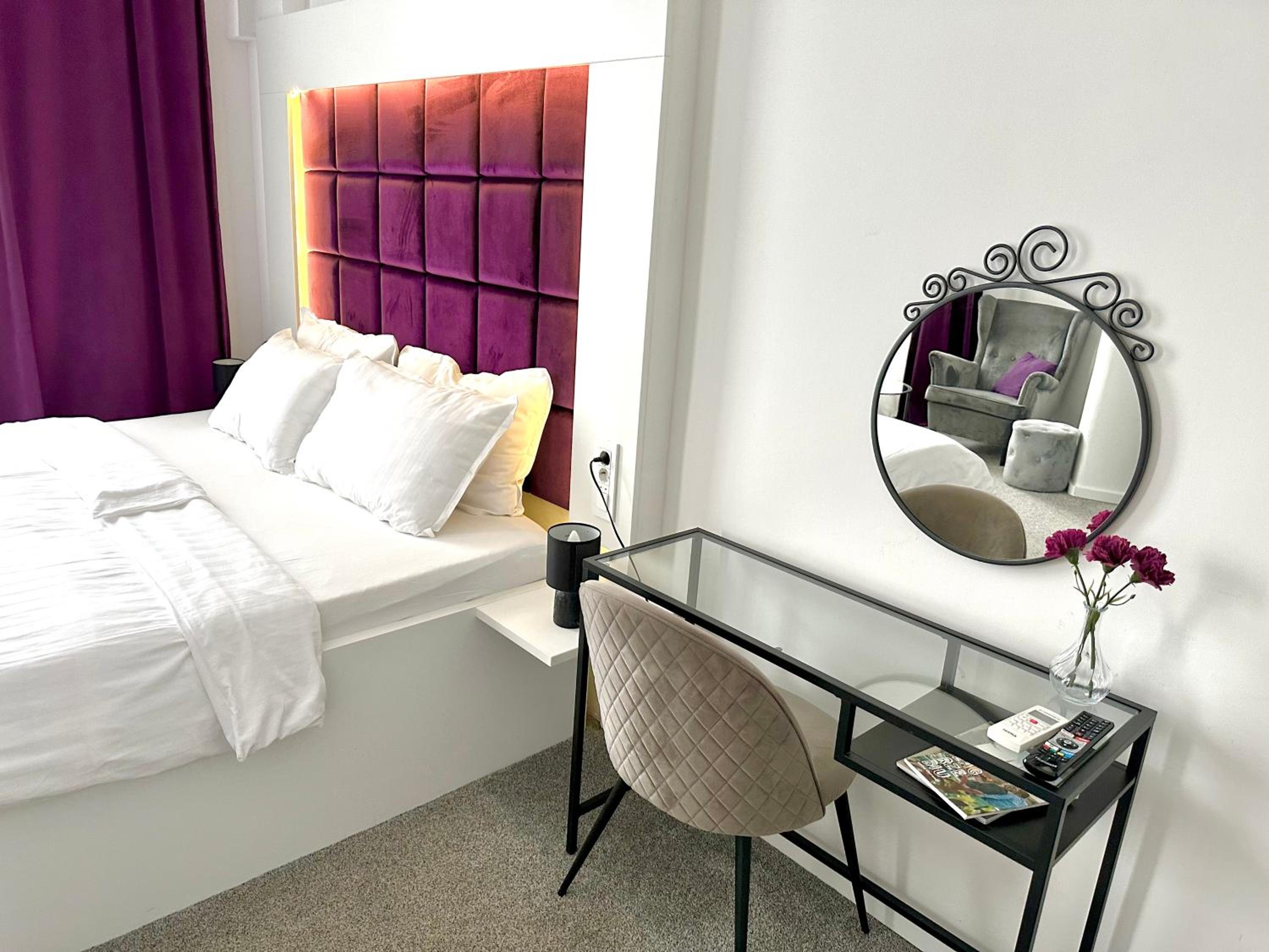 Double Room - Photo 2
