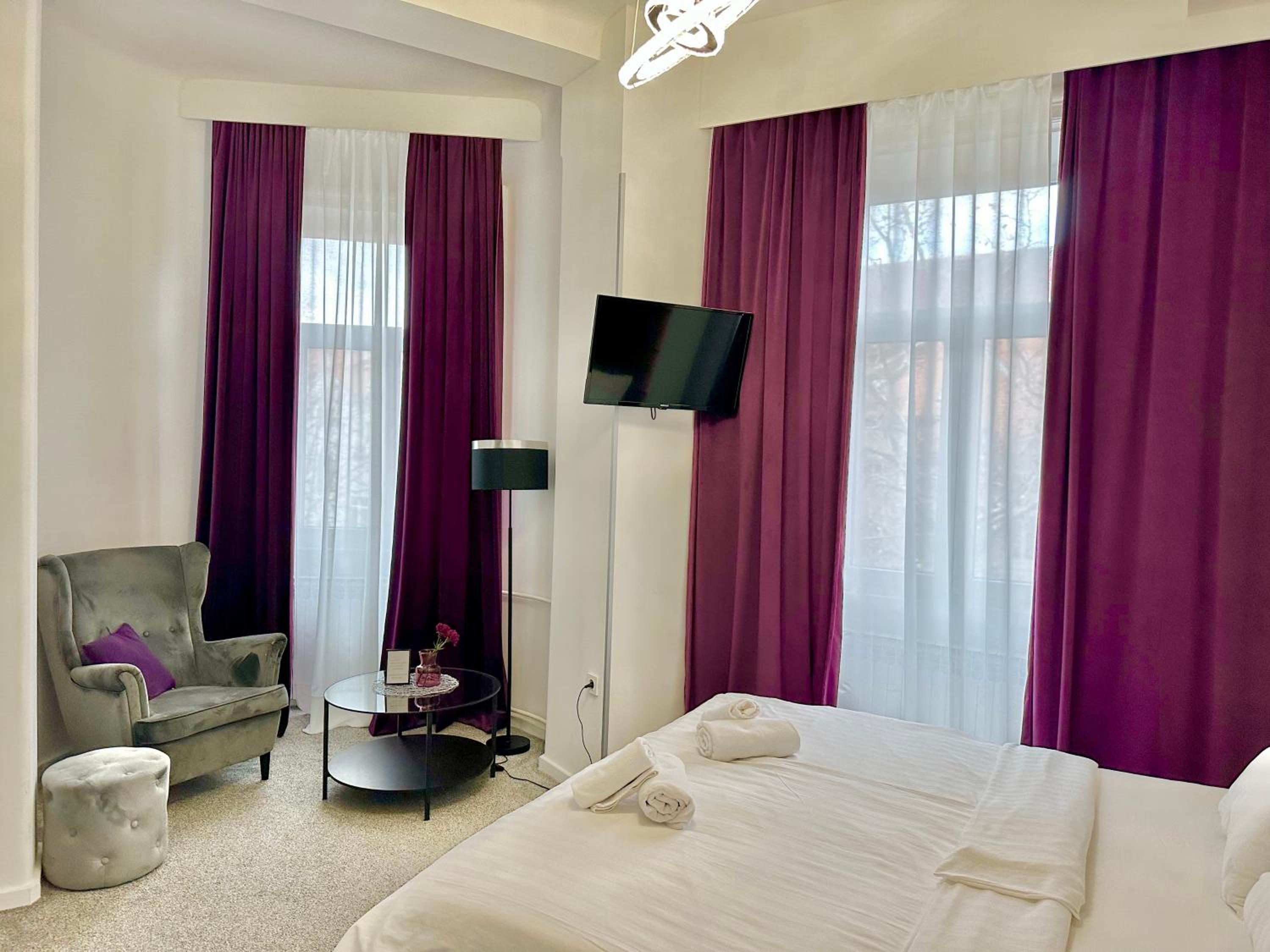 Double Room - Photo 3