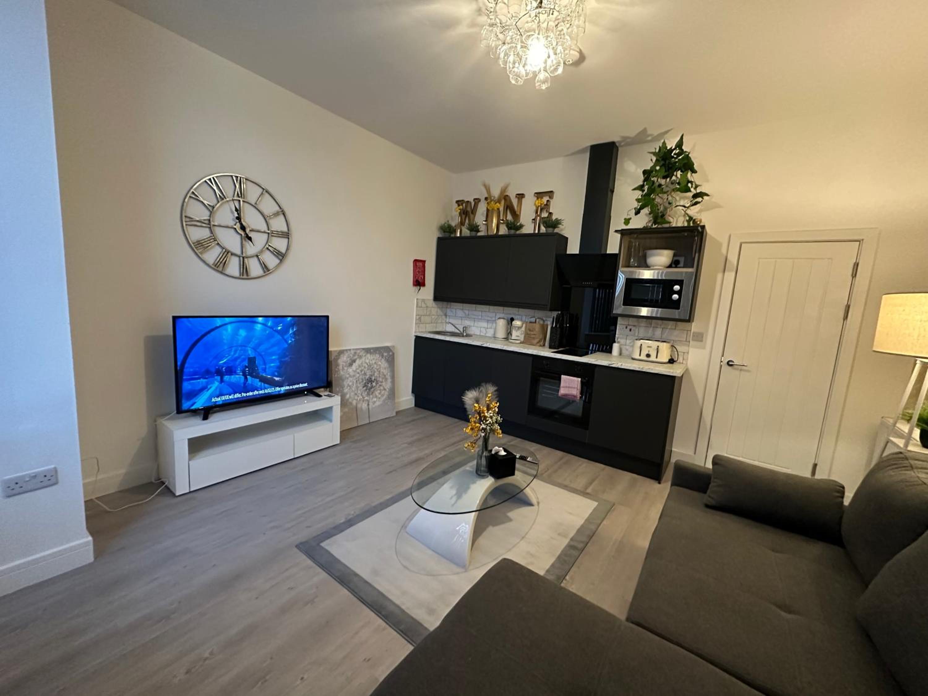 One-Bedroom Apartment with Small Terrace photo 2