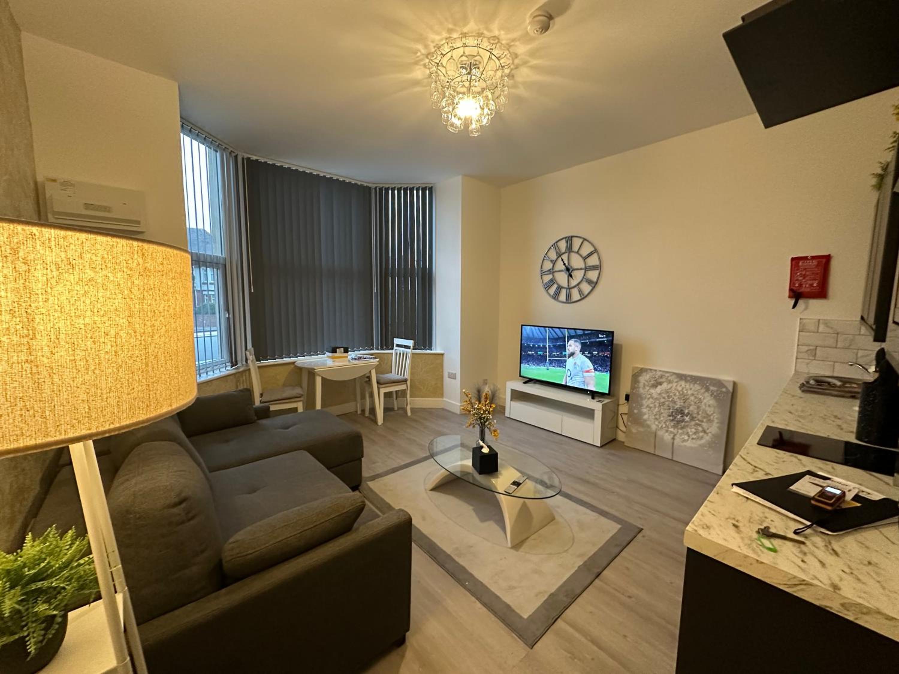One-Bedroom Apartment with Small Terrace photo 1