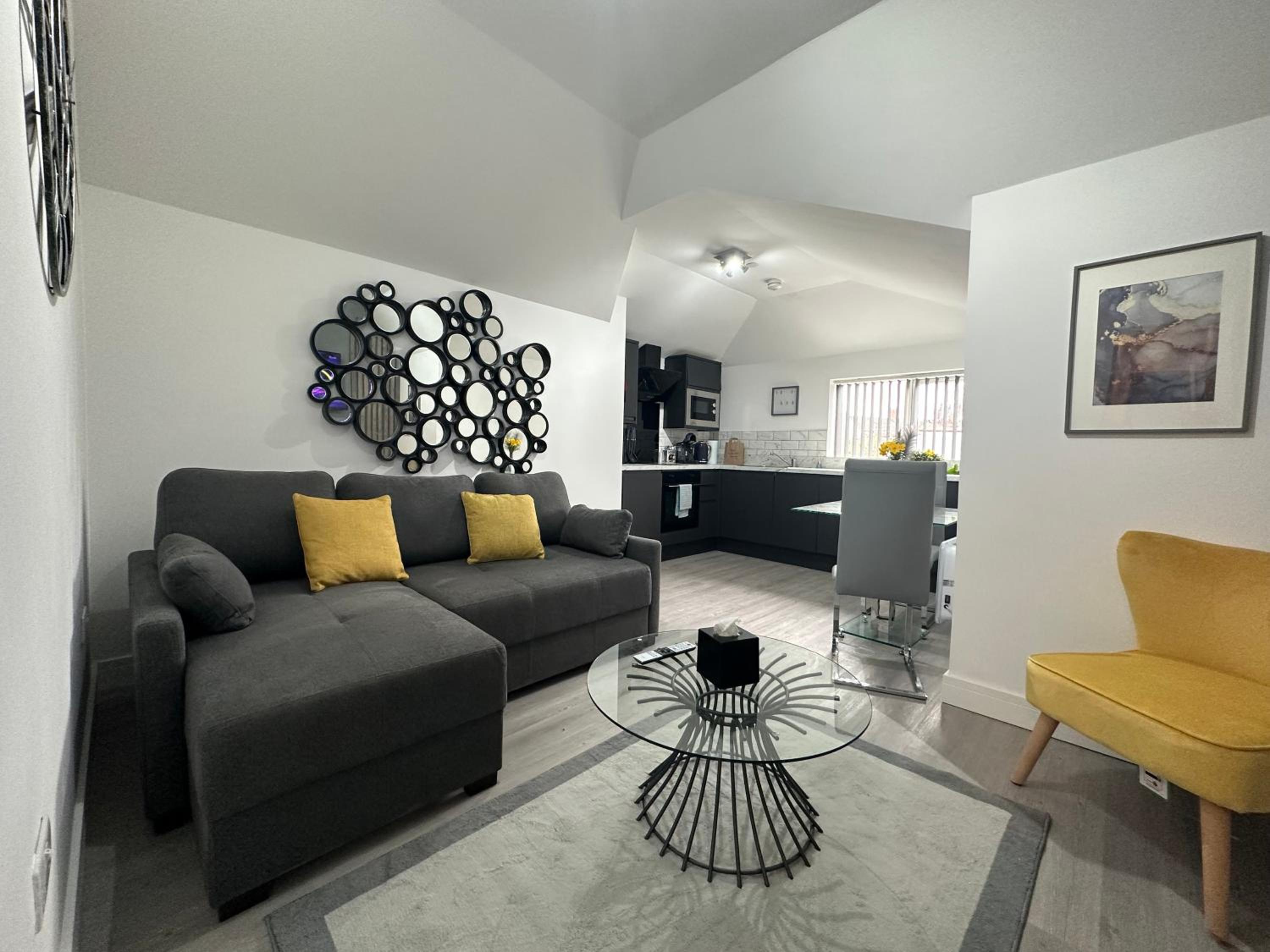 One-Bedroom Apartment photo 1
