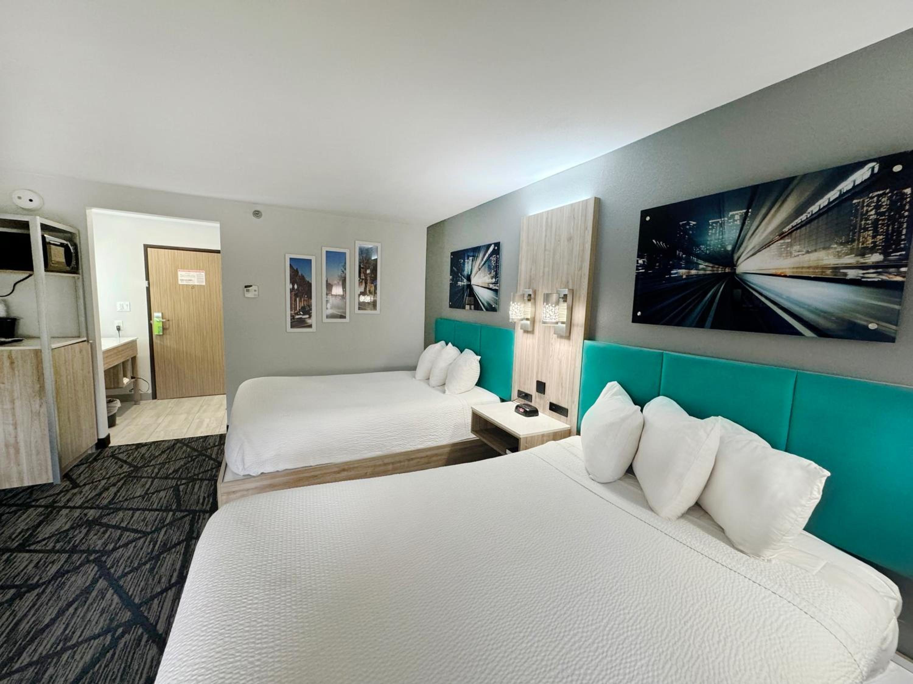 Queen Room with Two Queen Beds - Non-Smoking