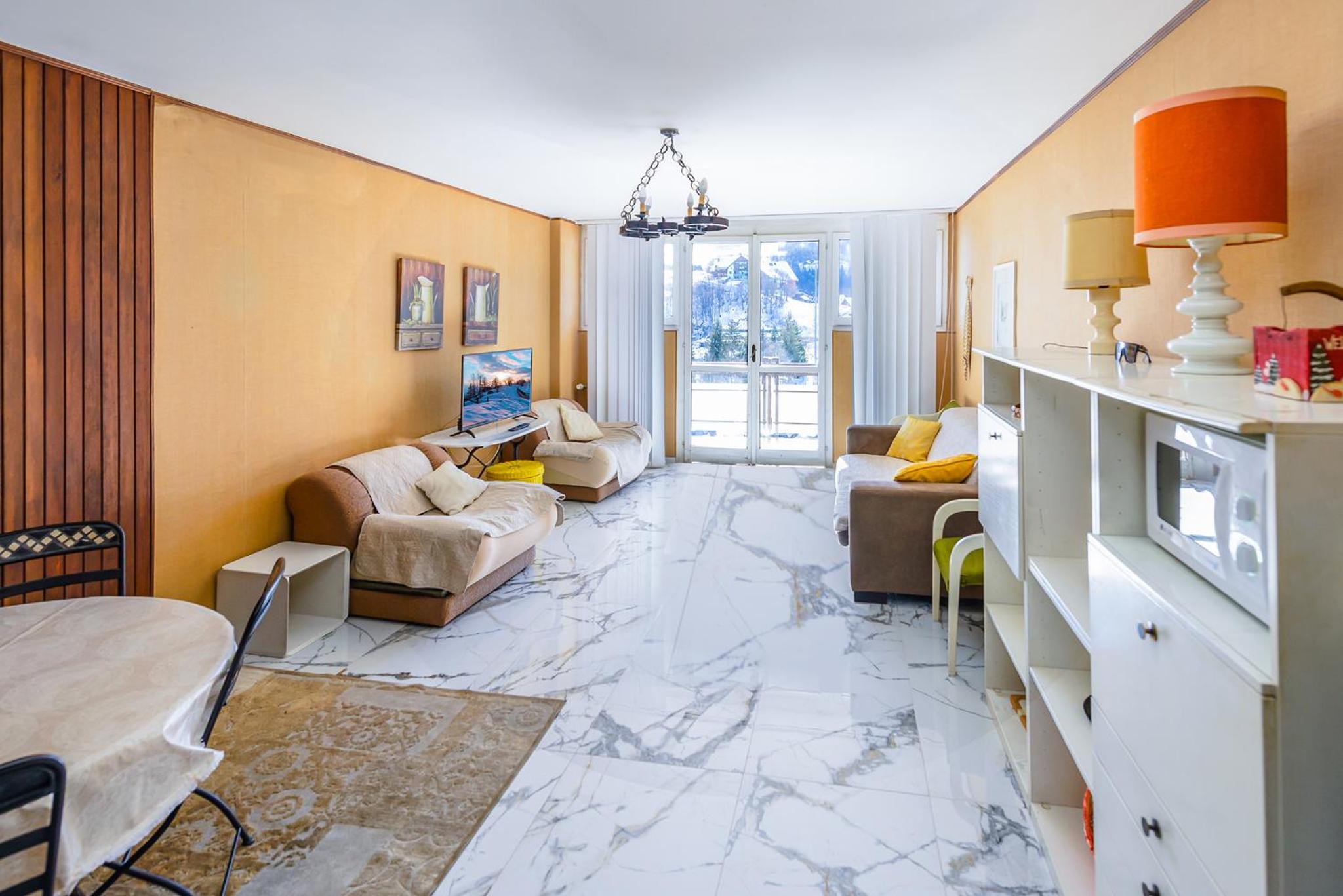 One-Bedroom Apartment