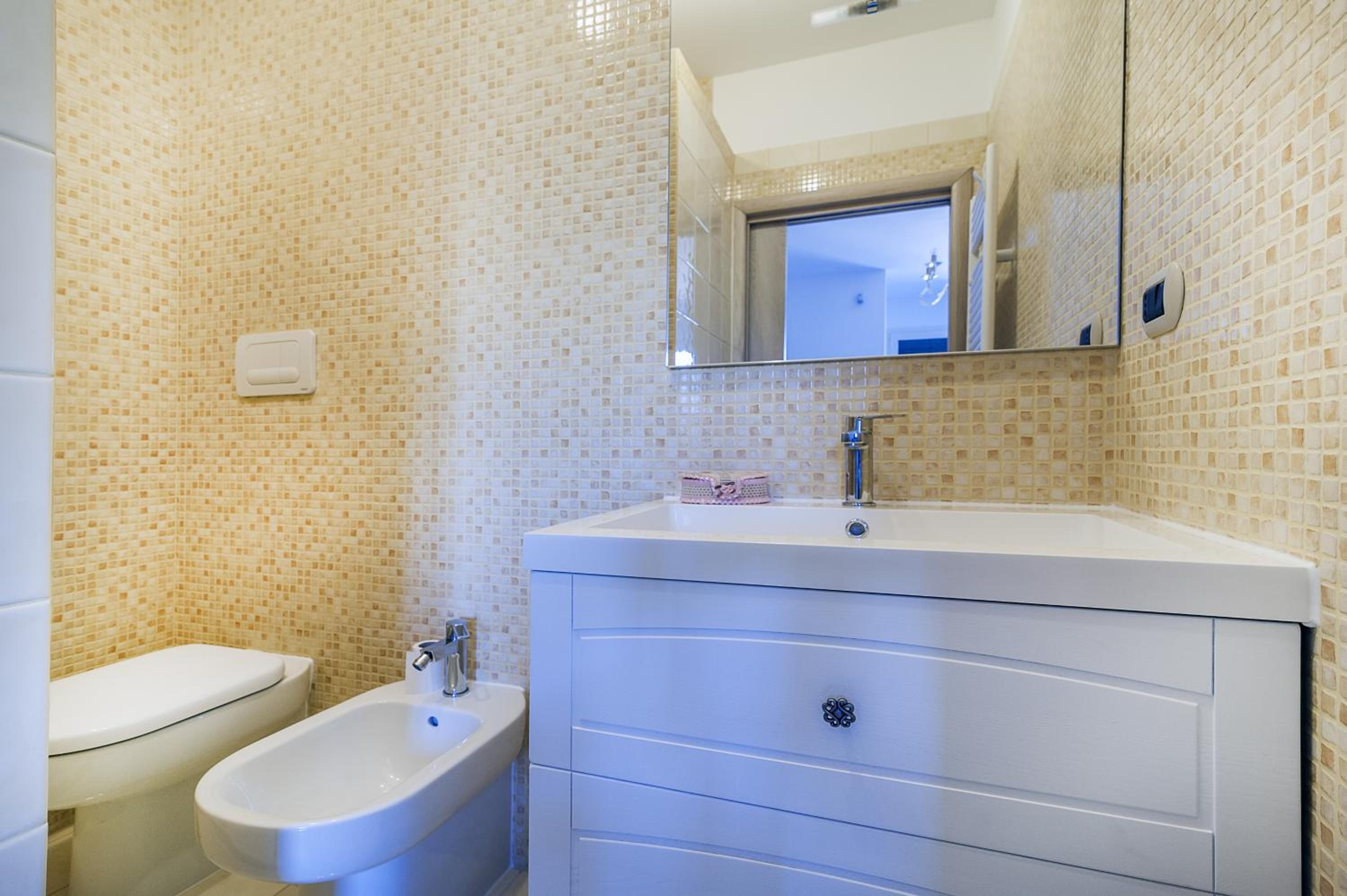 Double or Twin Room with Private Bathroom photo 3