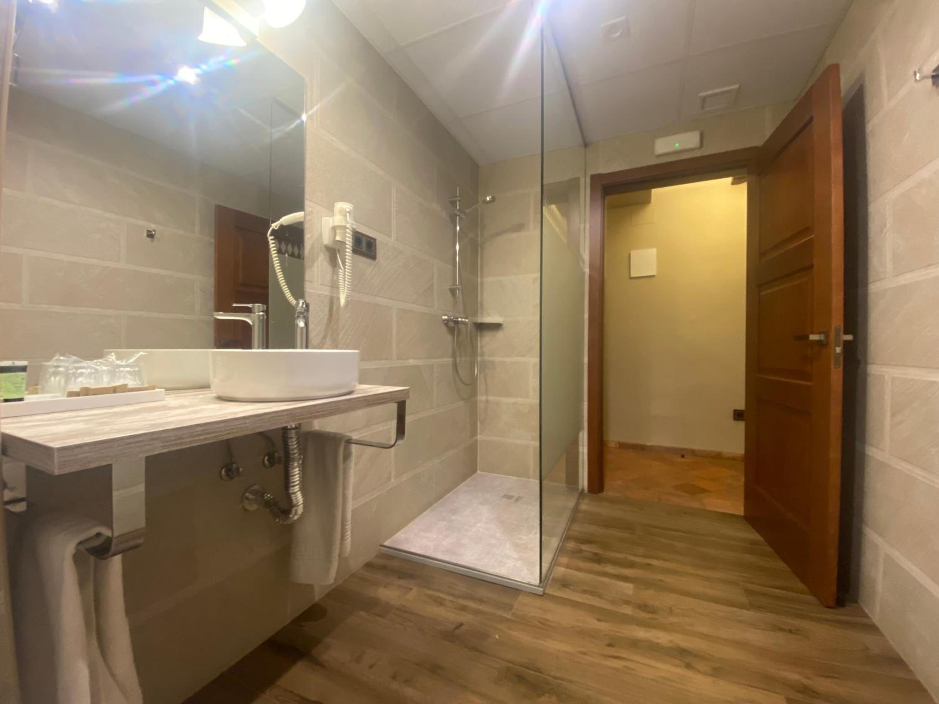 Superior Double Room - Photo 4