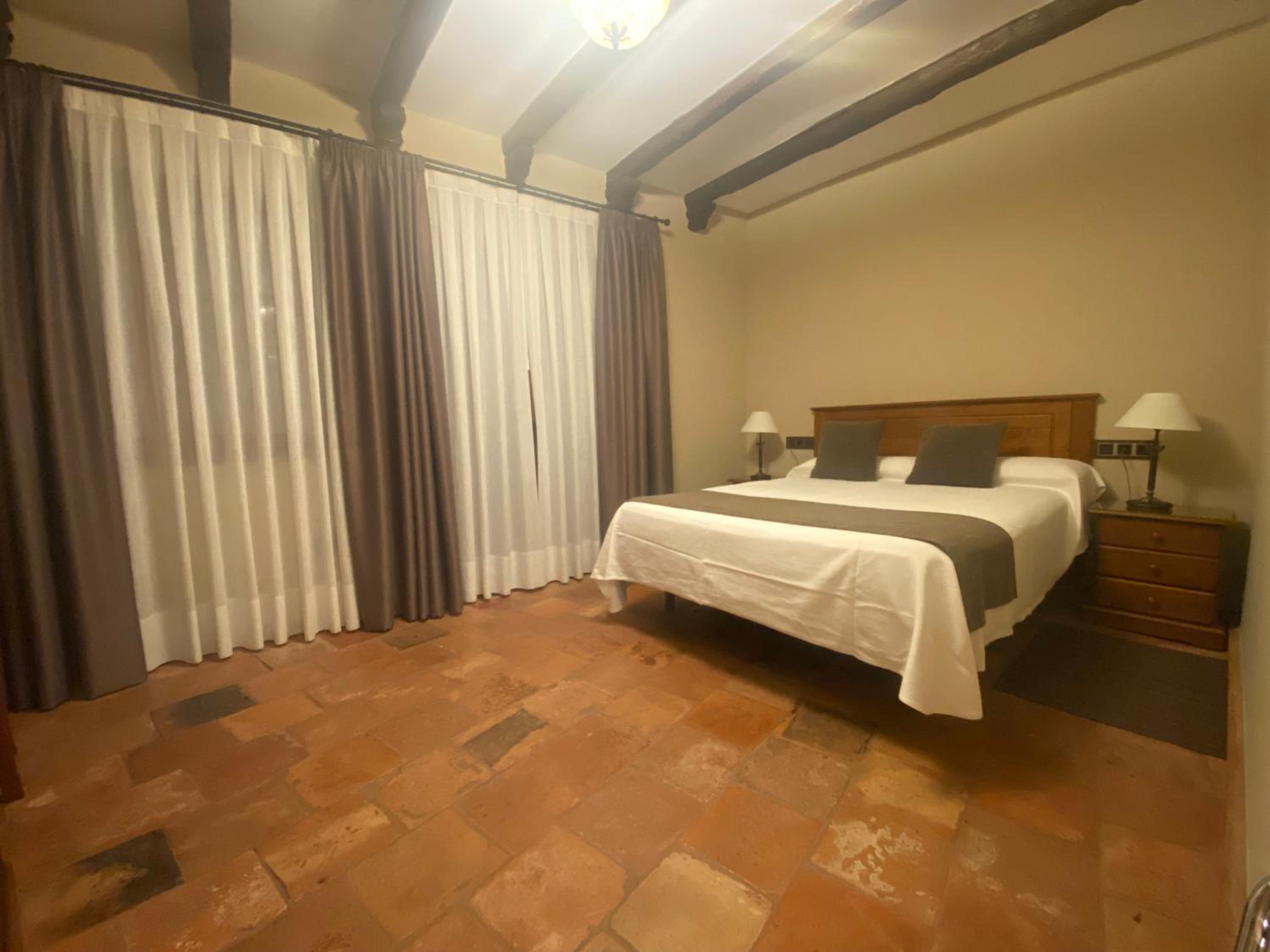 Queen Room - Disability Access - Photo 6