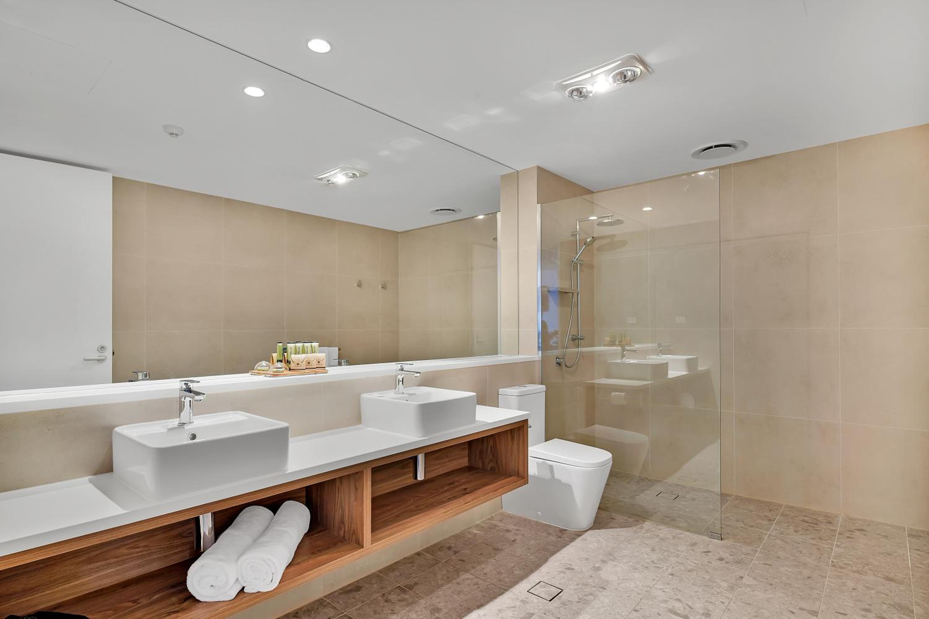 Premier King Suite - Photo 8
