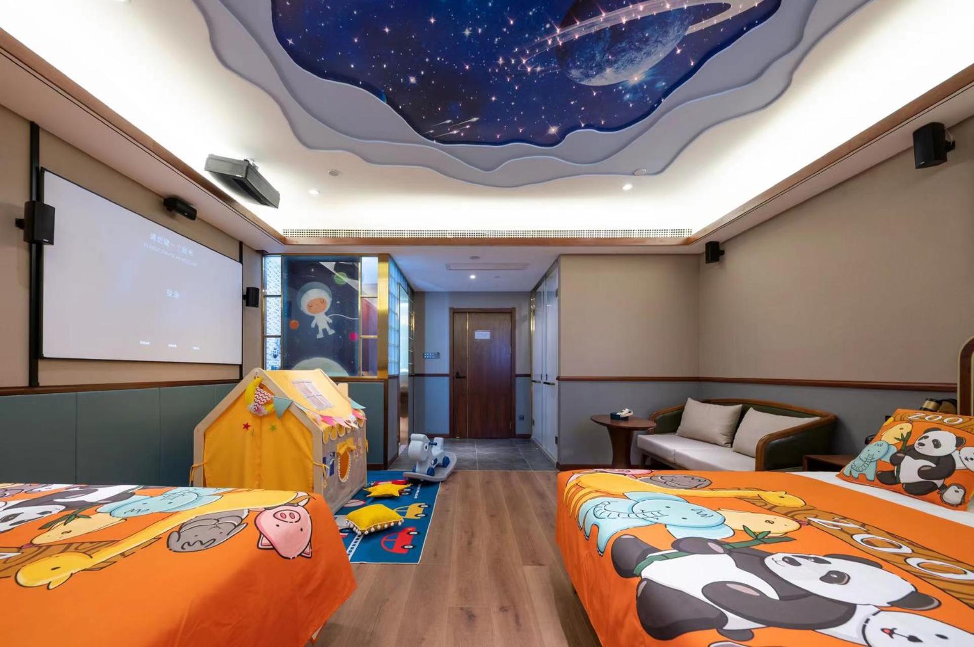 Deluxe Family Room