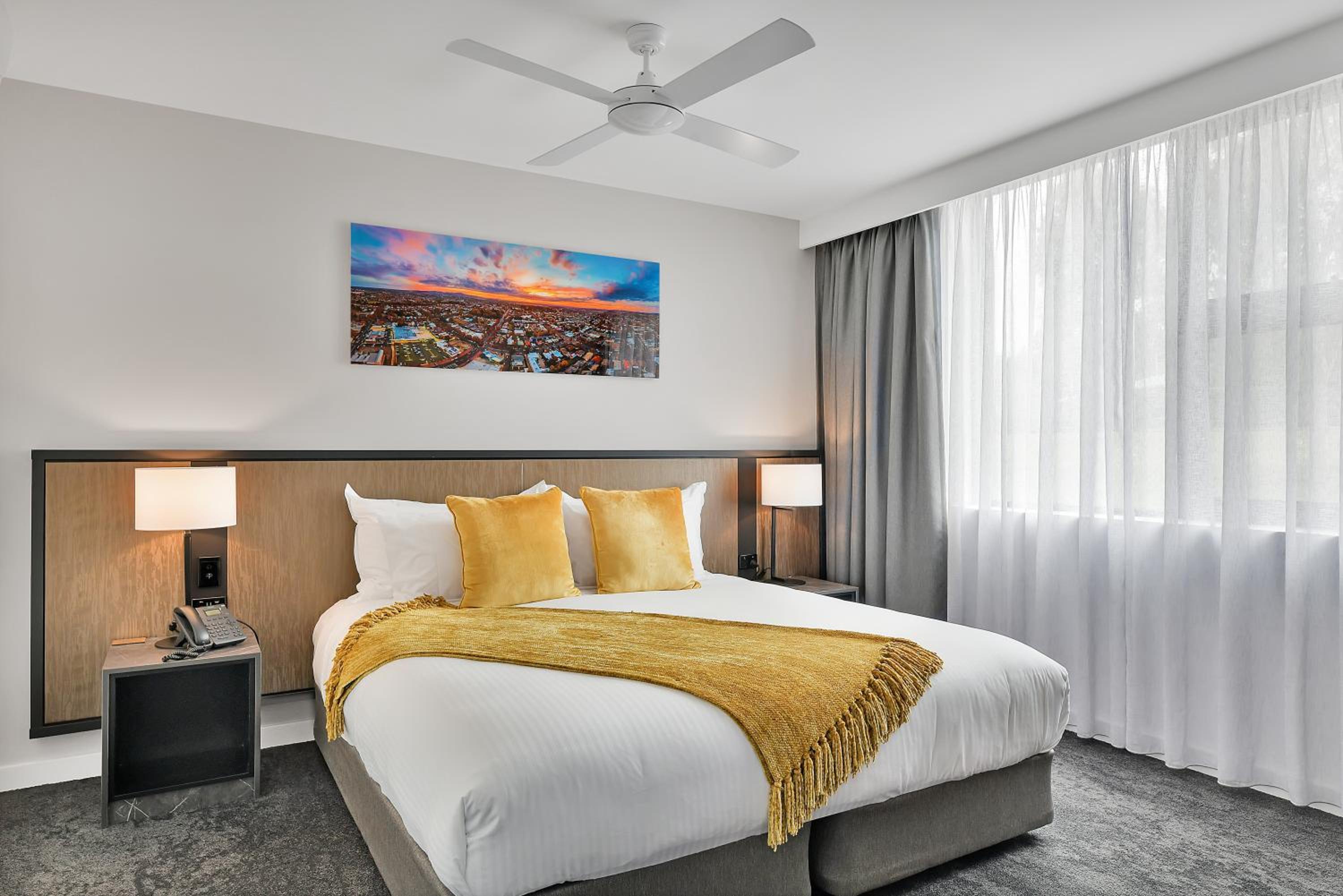 Executive King Suite - Photo 2
