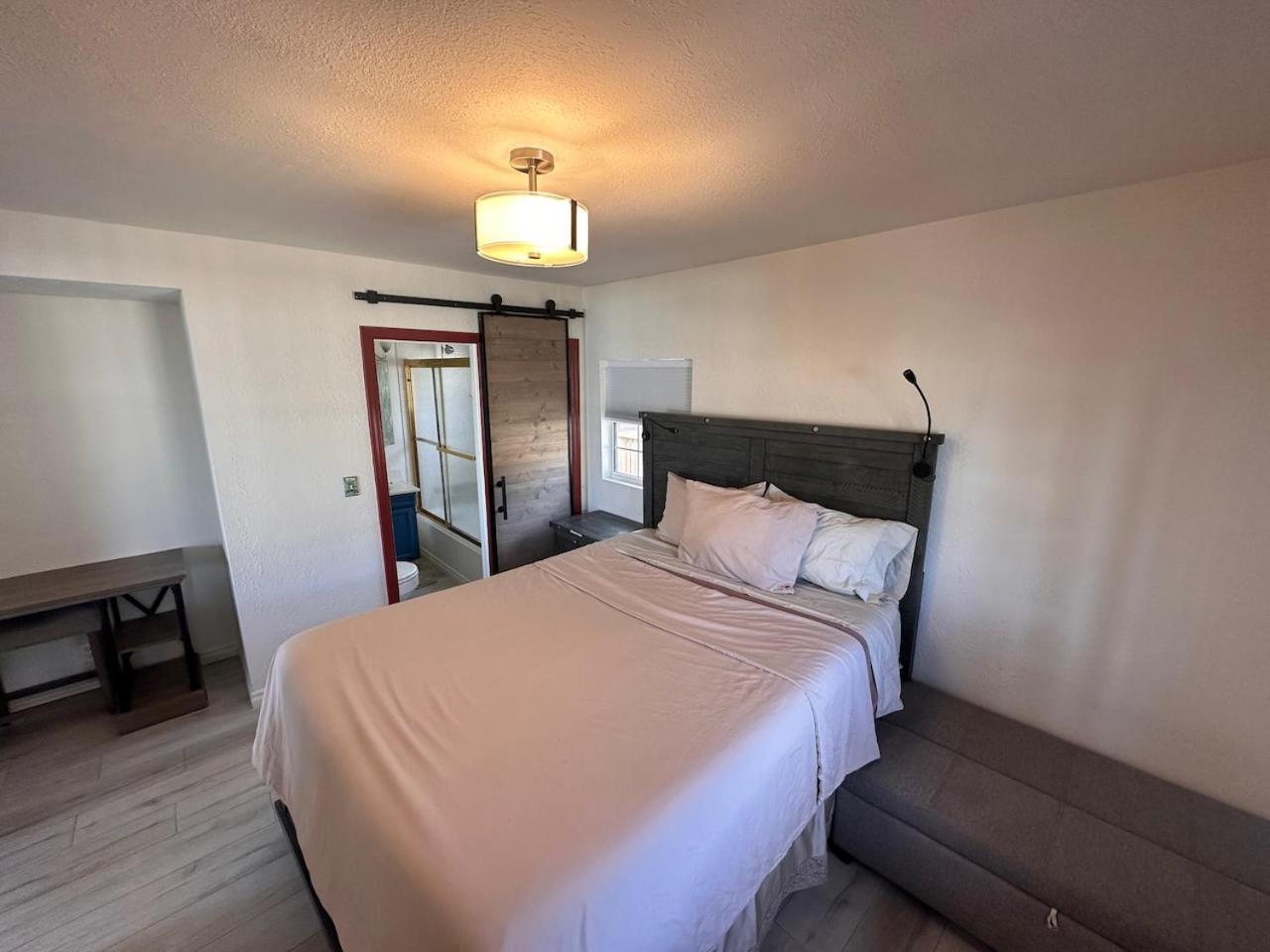Two-Bedroom House - Photo 16