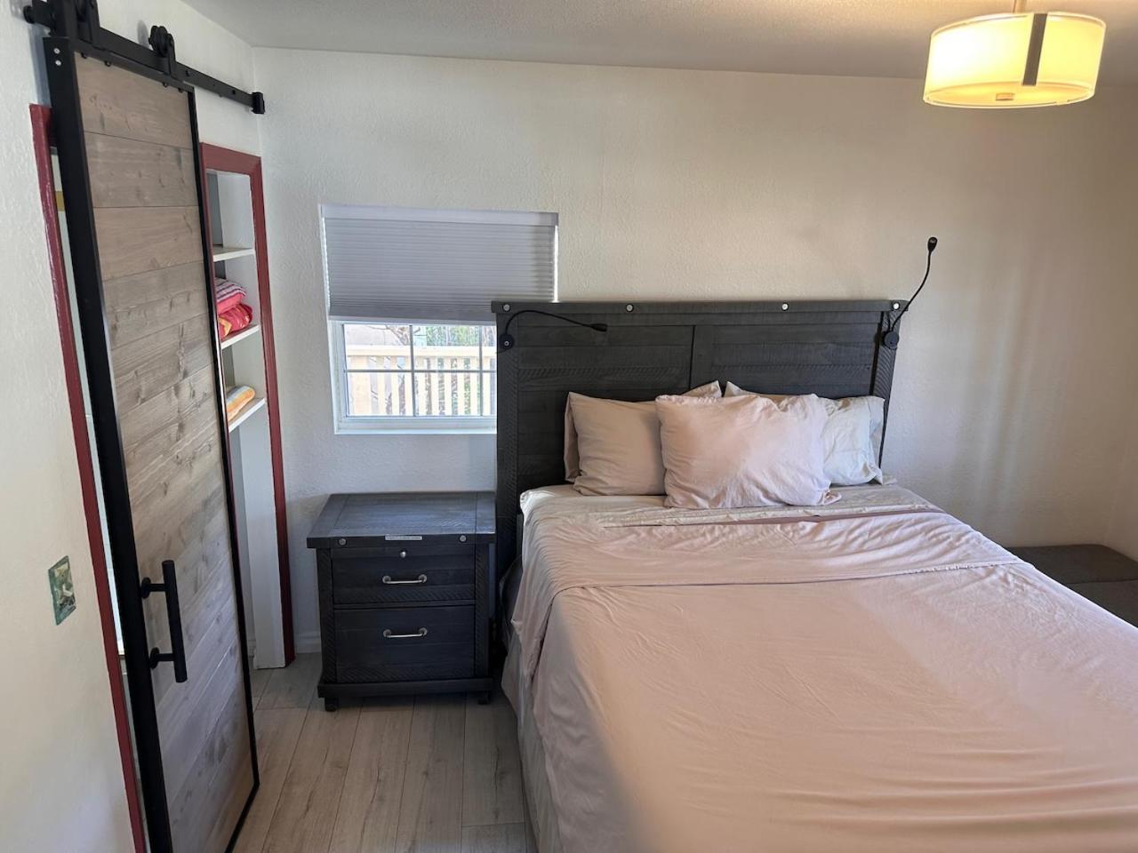 Two-Bedroom House - Photo 41