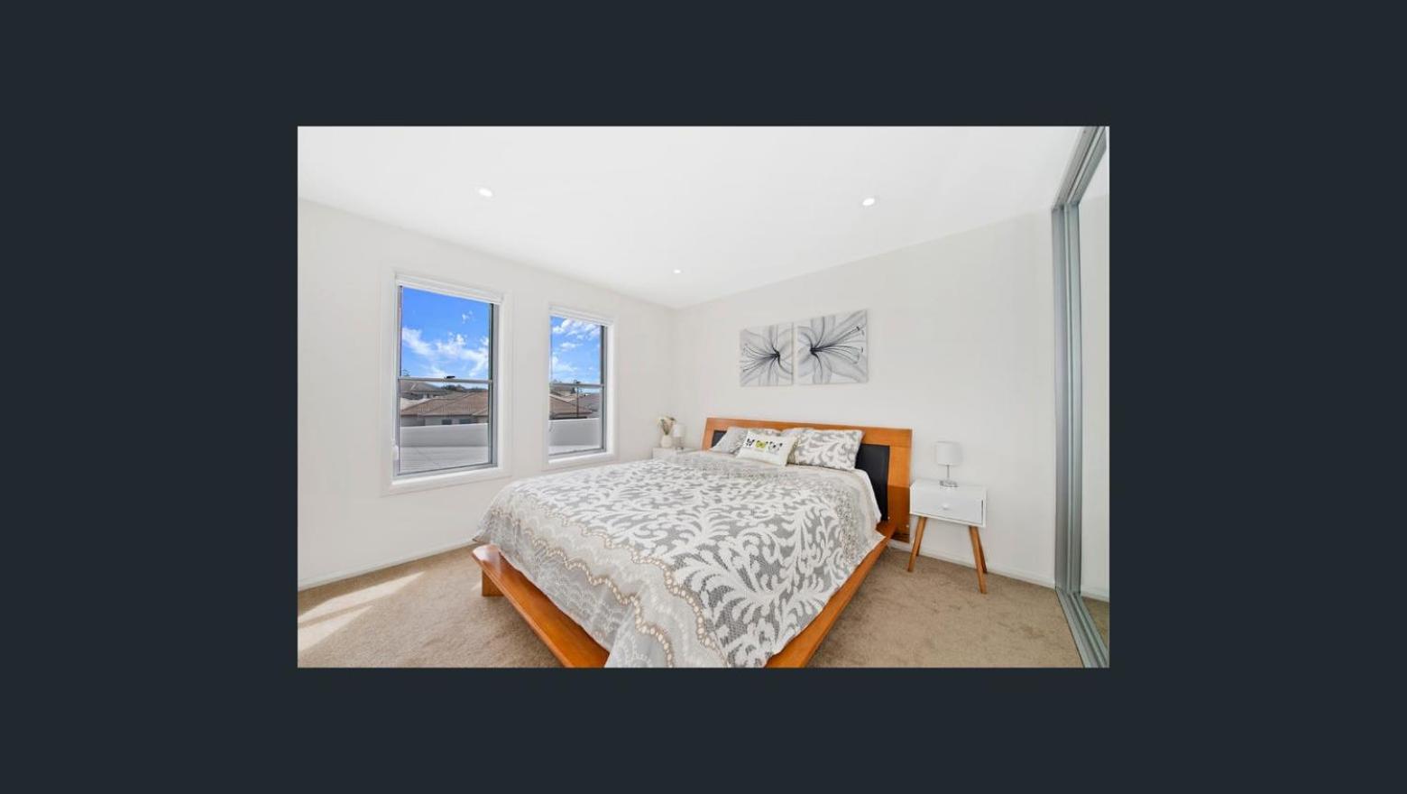 Five-Bedroom House photo 1