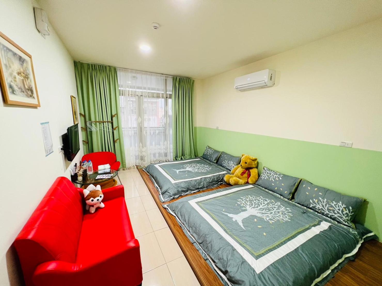 Quadruple Room with Private Bathroom photo 3