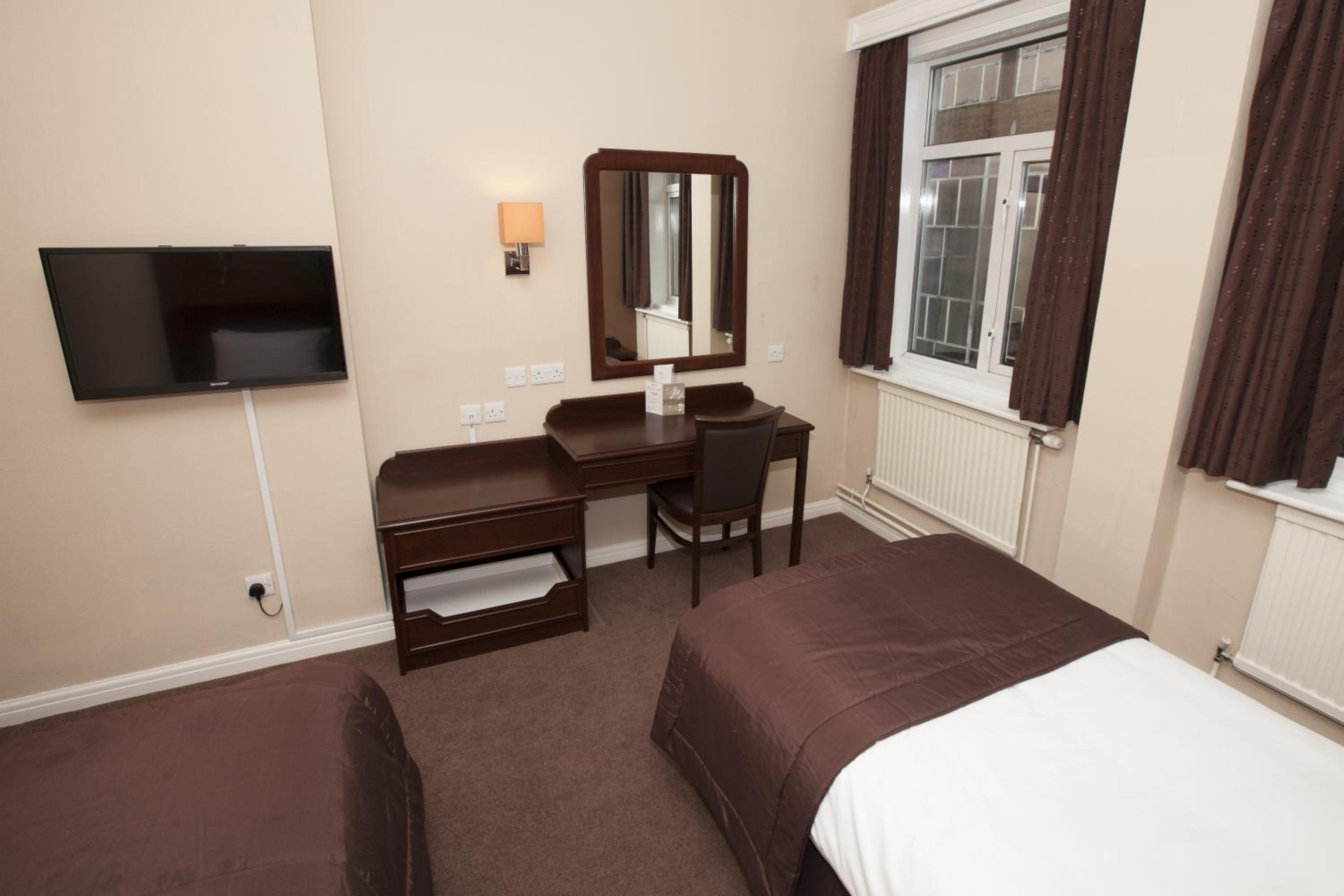 Single Room with Private Bathroom photo 1