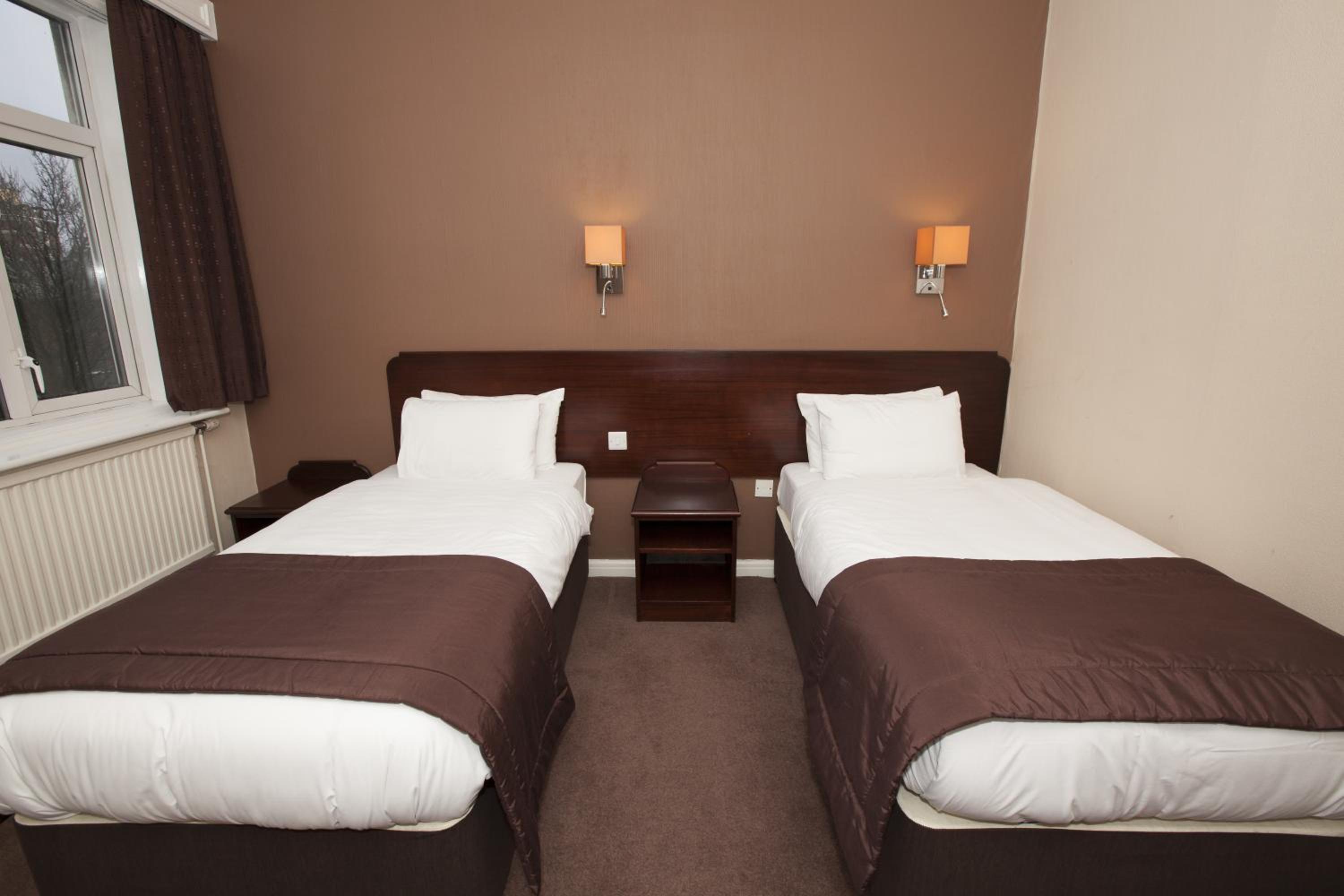 Twin Room with Bathroom photo 3