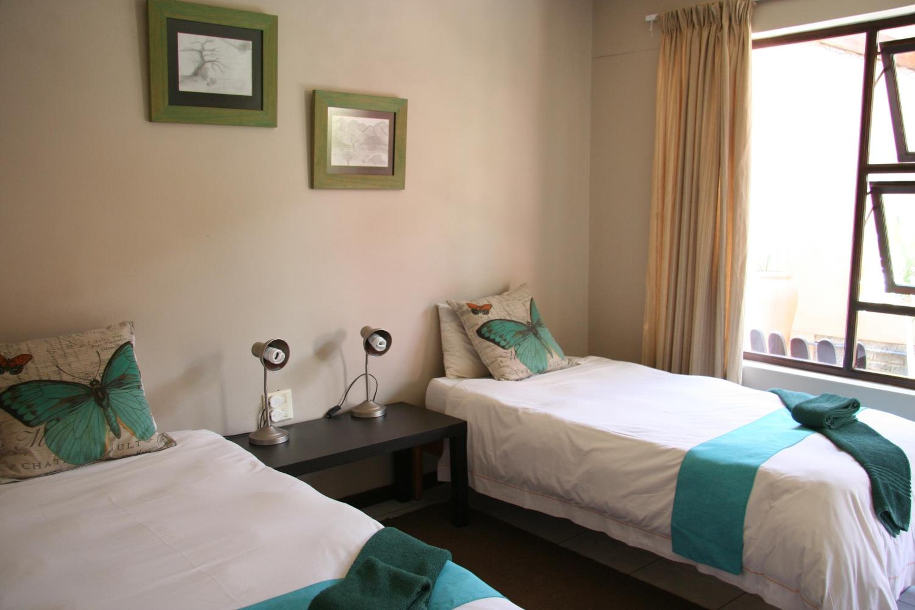 Standard Twin Room photo 2