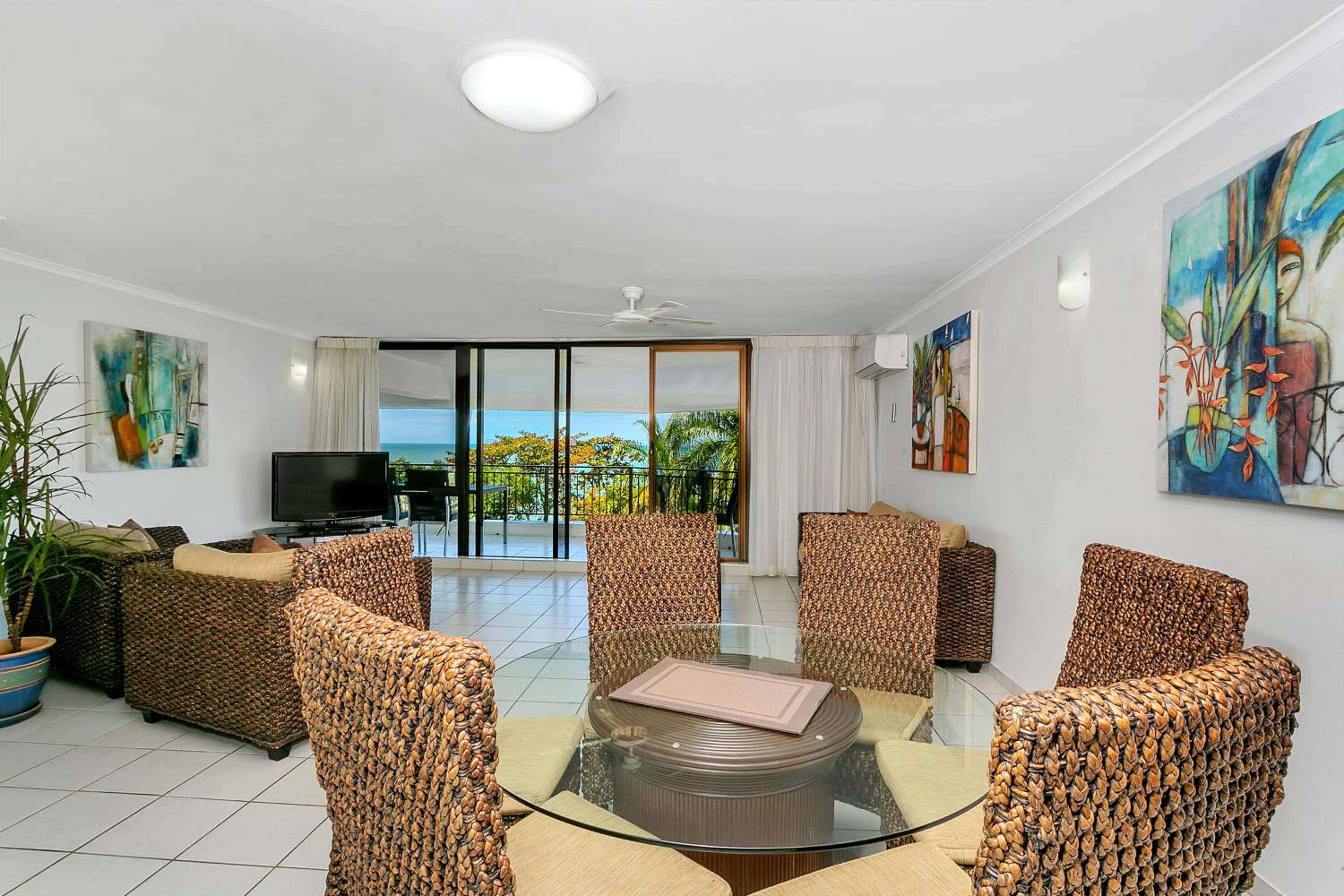 Superior Seaview One-Bedroom Apartment with Seaview