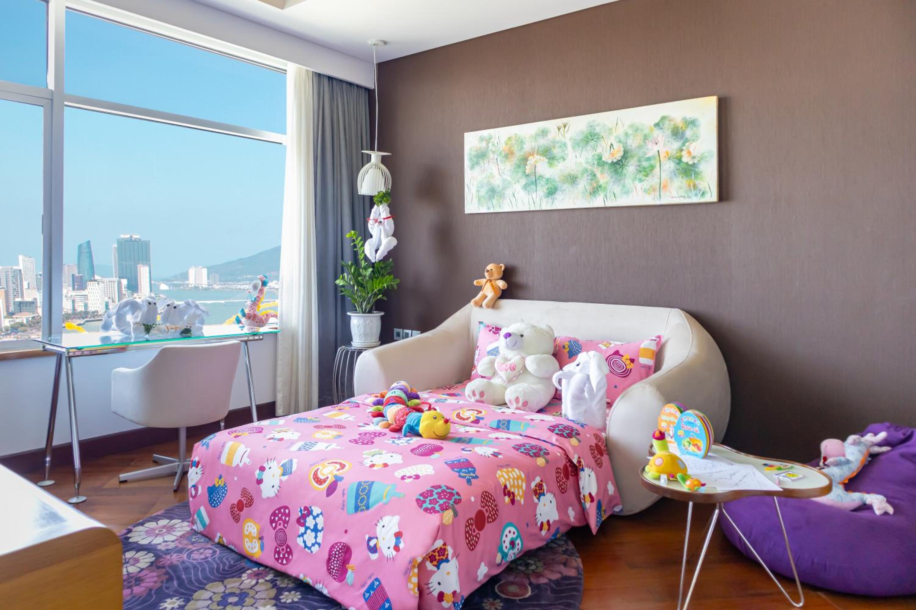 Family Suite - High Floor with Executive Lounge access - Photo 7