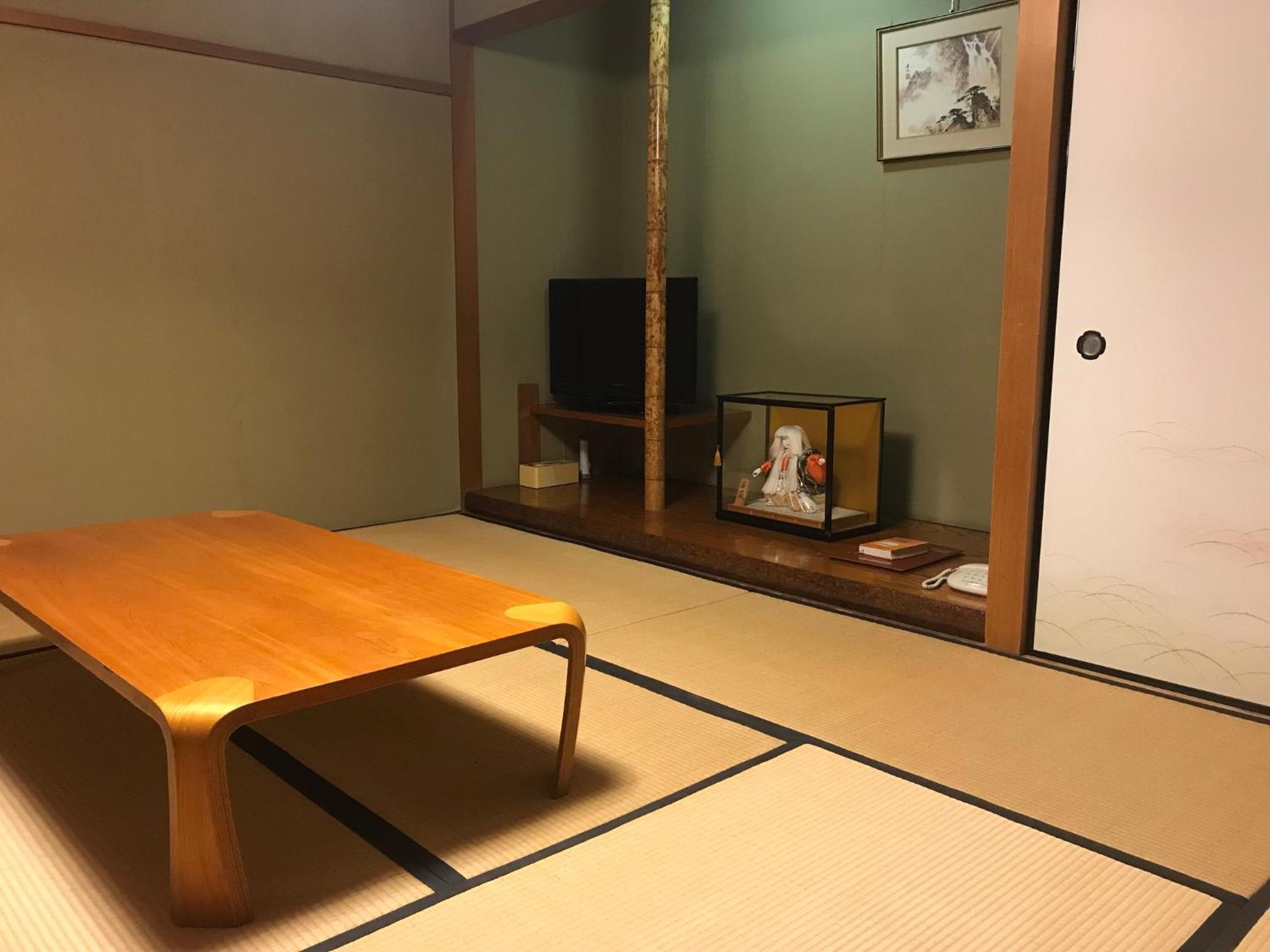 Japanese-Style Quadruple Room photo 3