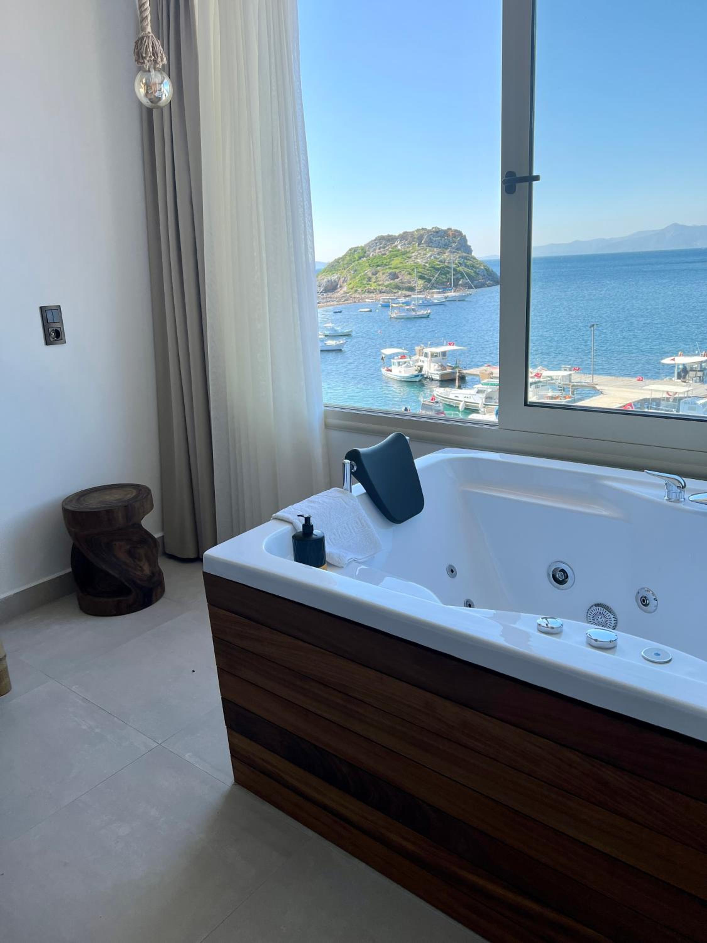 Double Room with Spa Bath - Photo 3