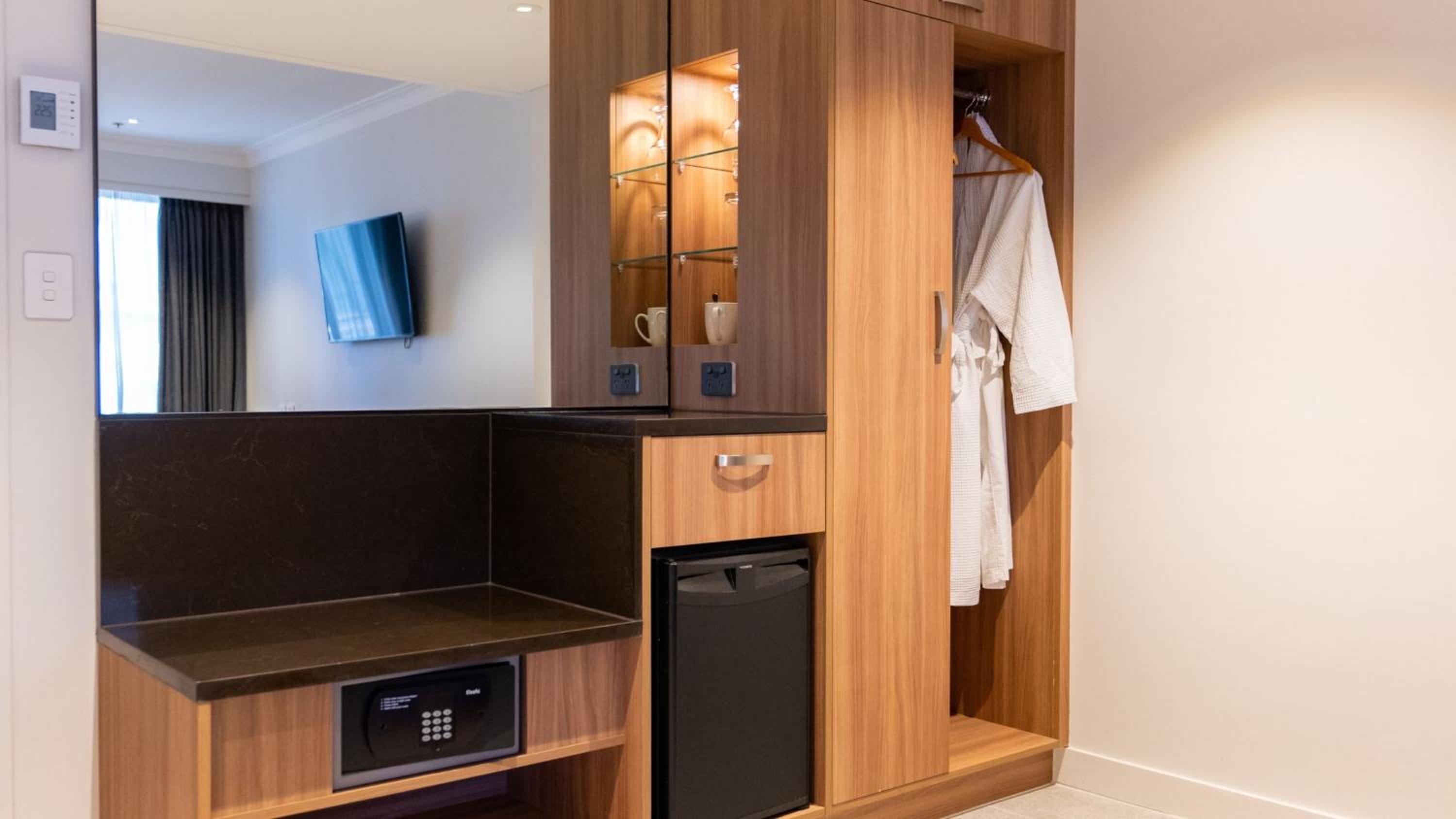 Deluxe Suite - Photo 5