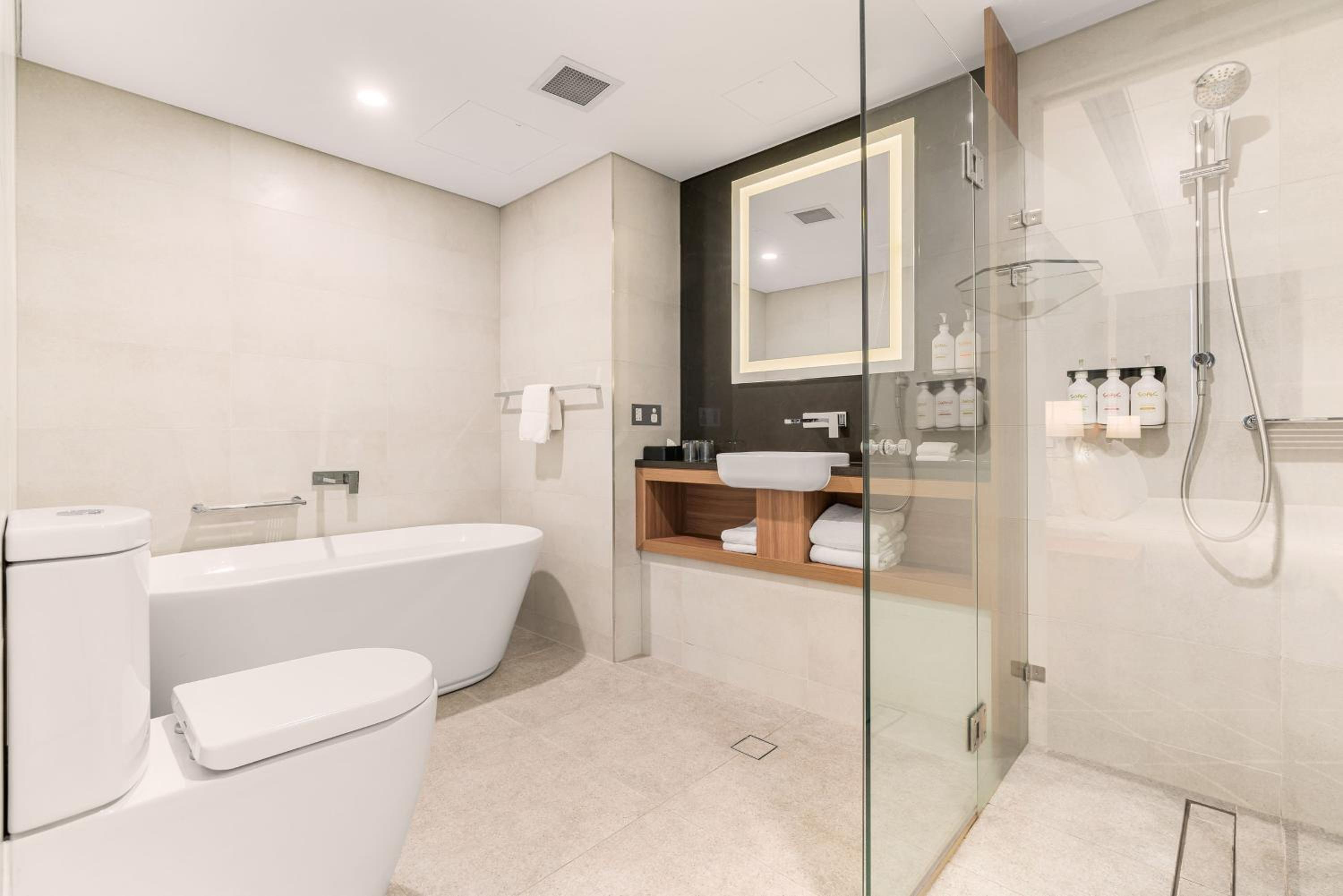Premier Suite - Photo 8